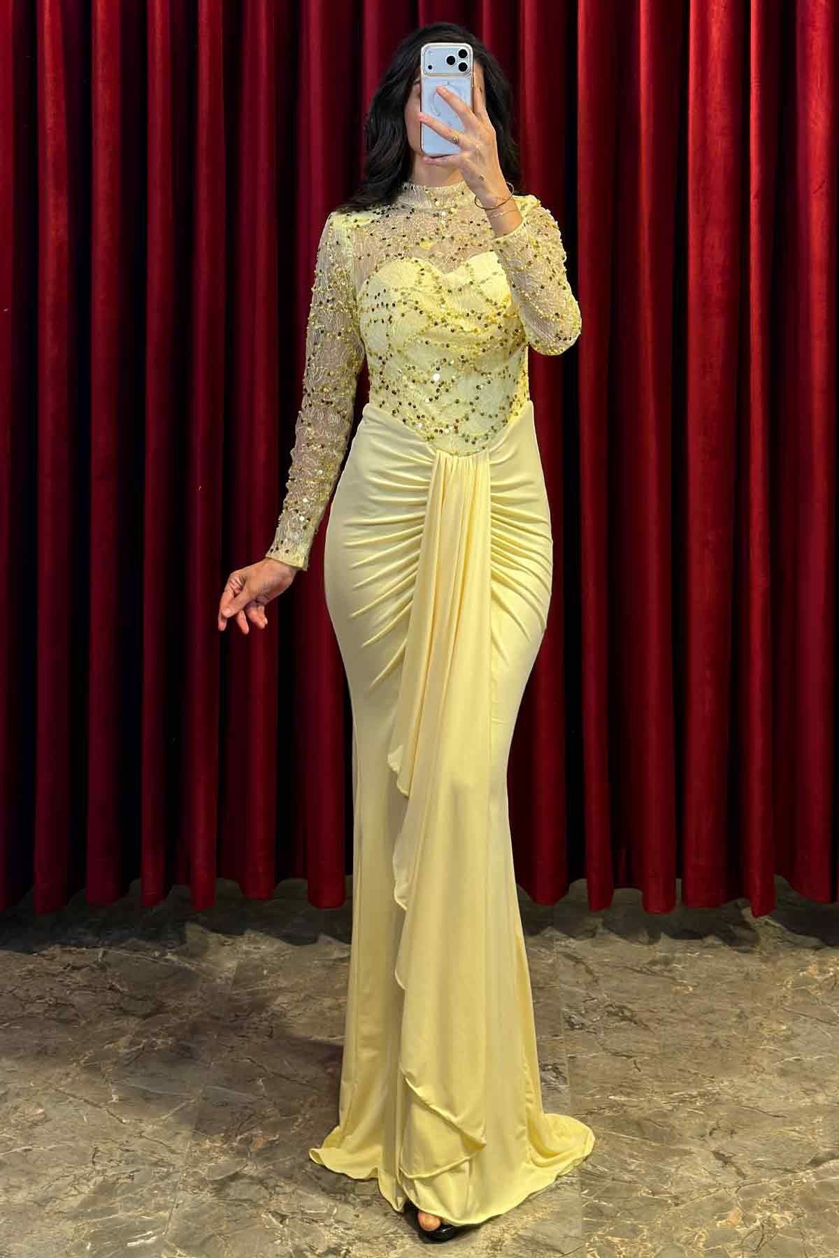 Belden Oturtmalı Pul Payet İşlemeli Yırtmaç Detaylı Abiye Sarı
