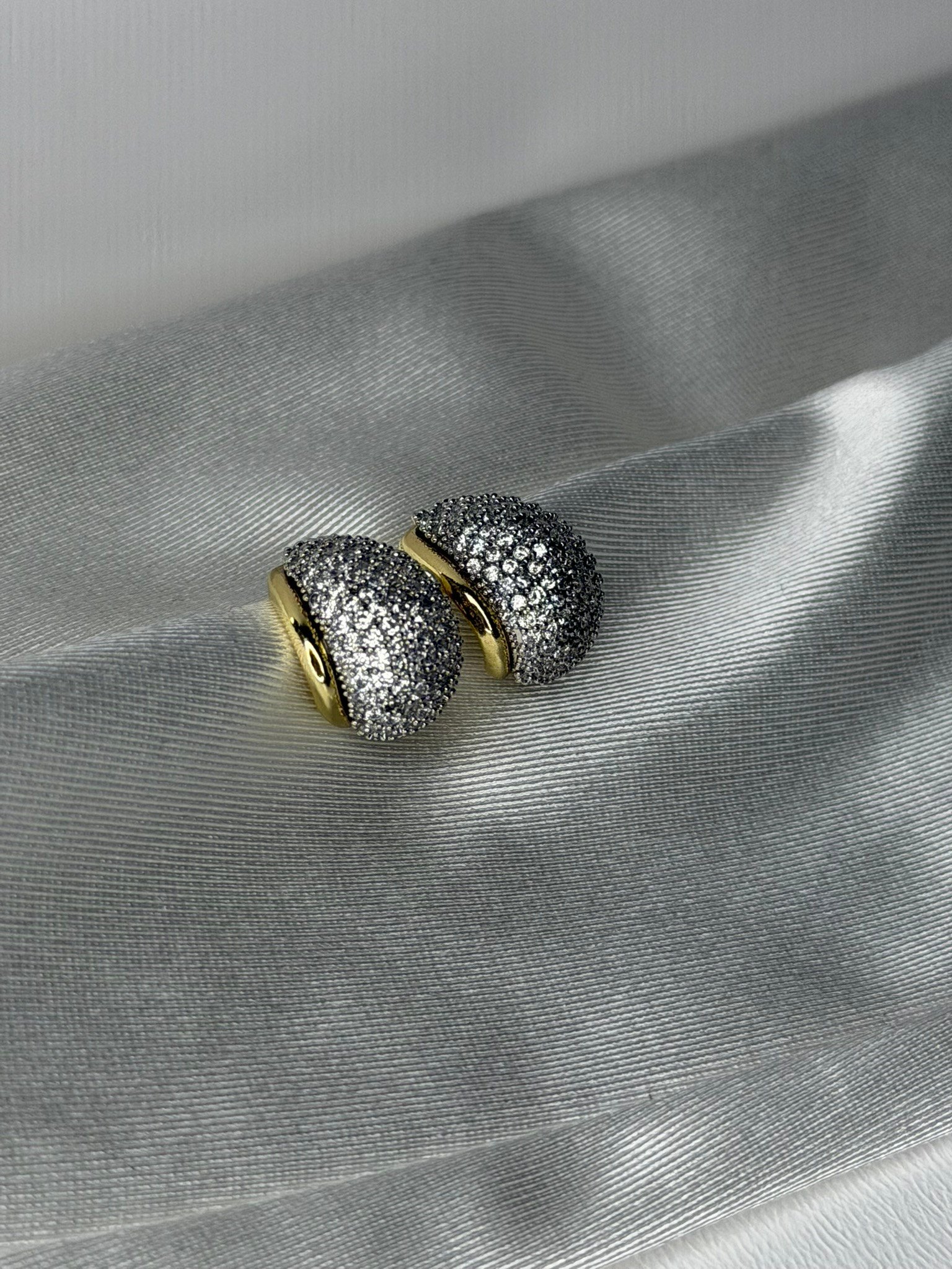 Basic Minimalist Taşlı Küpe
