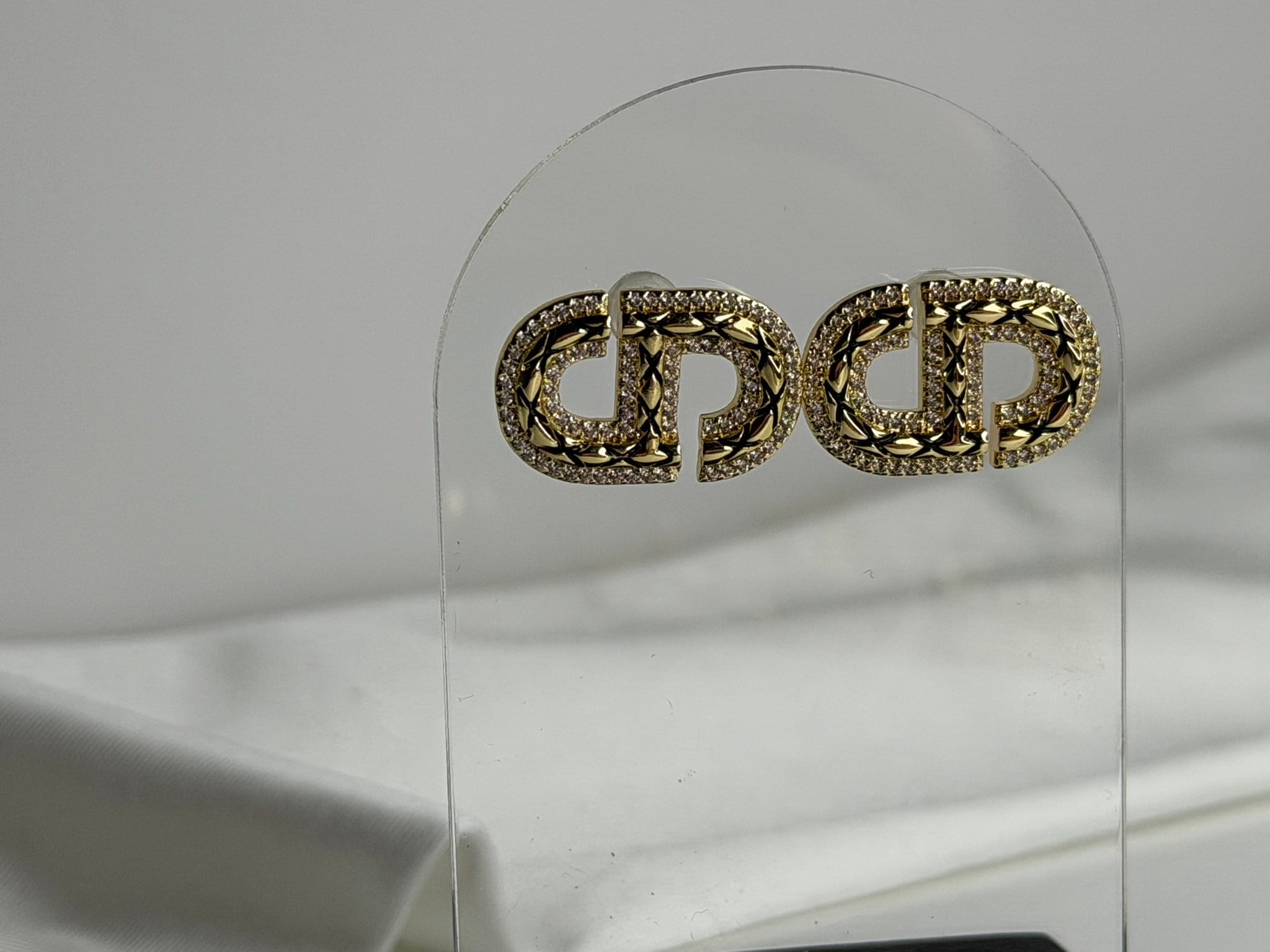 CD Taşlı Küpe