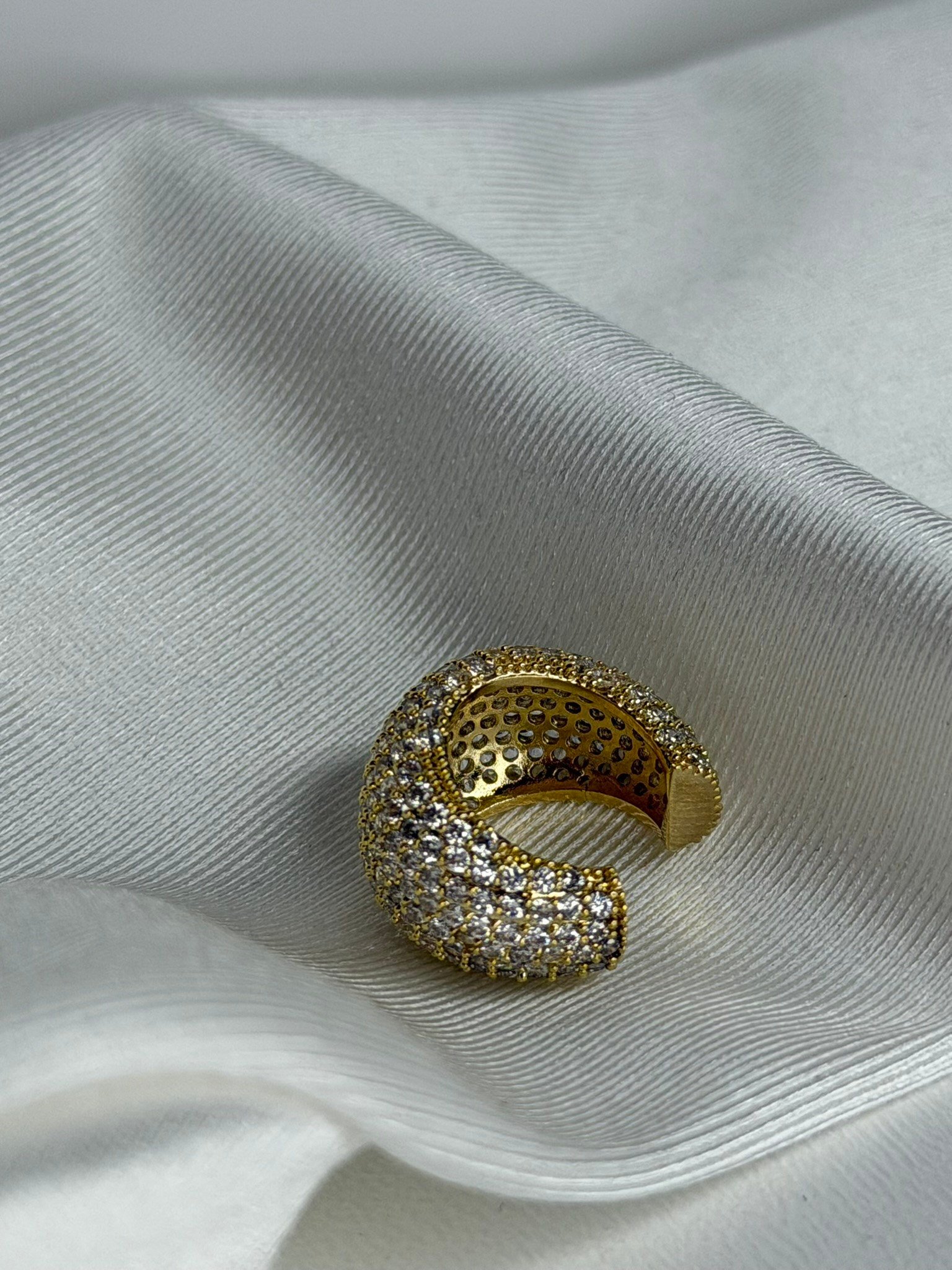 Full Taş Gold Earcuff