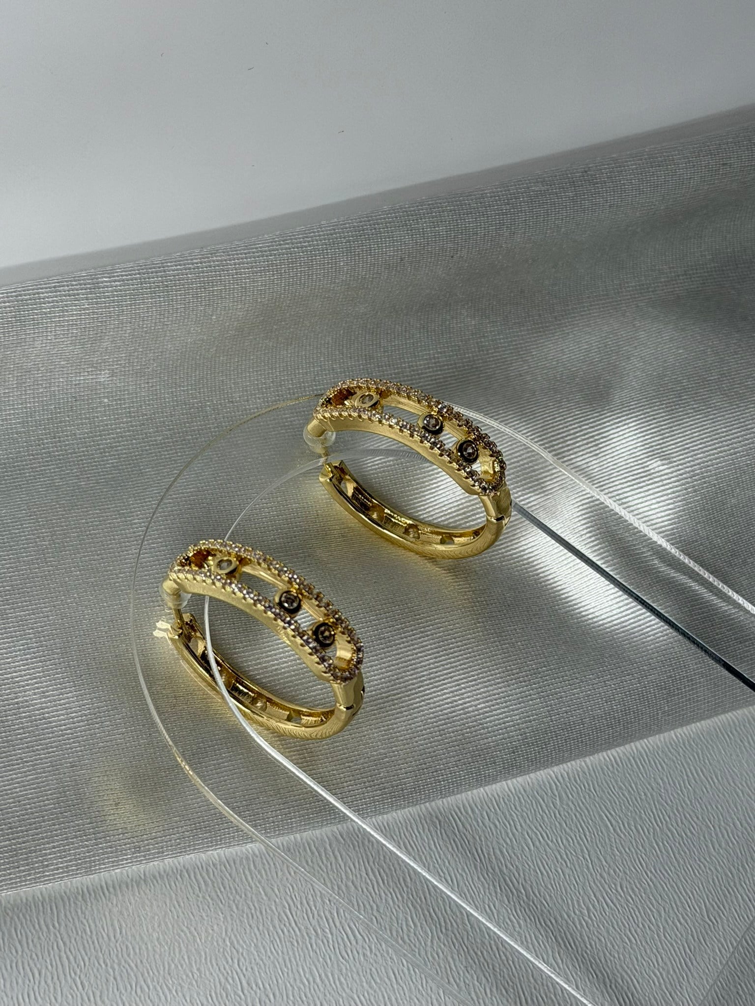 Mess Gold Detaylı Taşlı Küpe