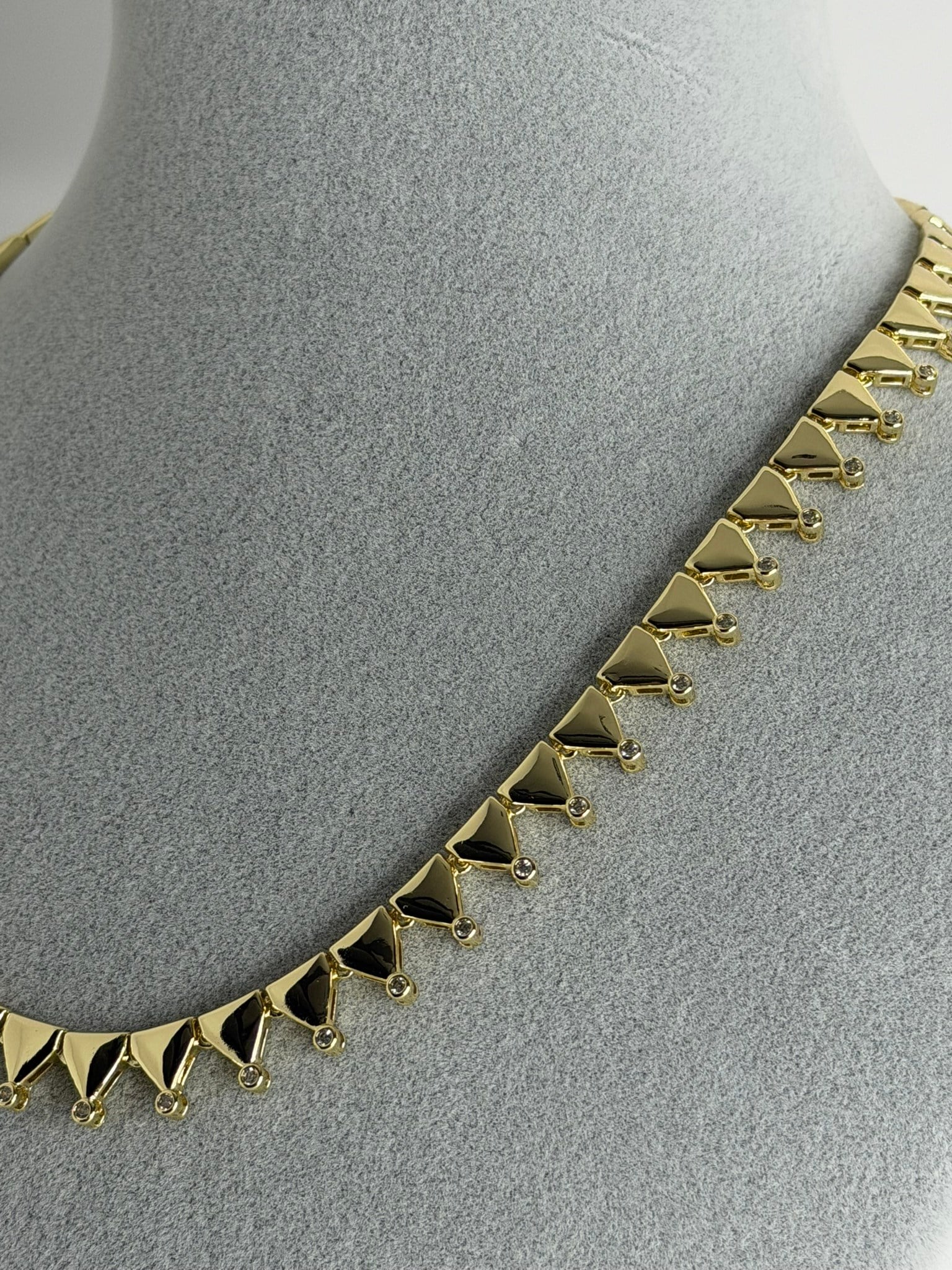 Pyramid Gold Kolye