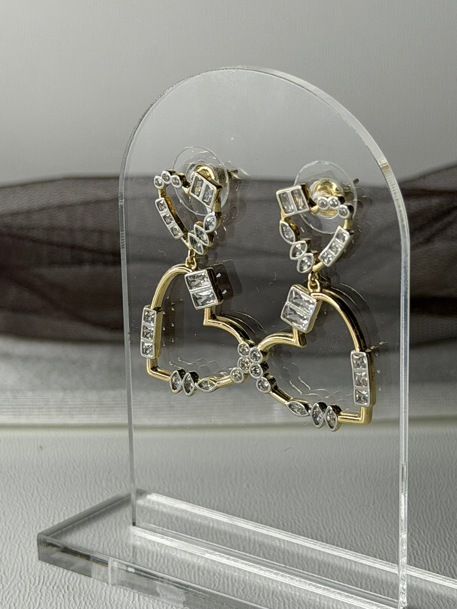 Sallantılı Taşlı Gold Kalp Küpe