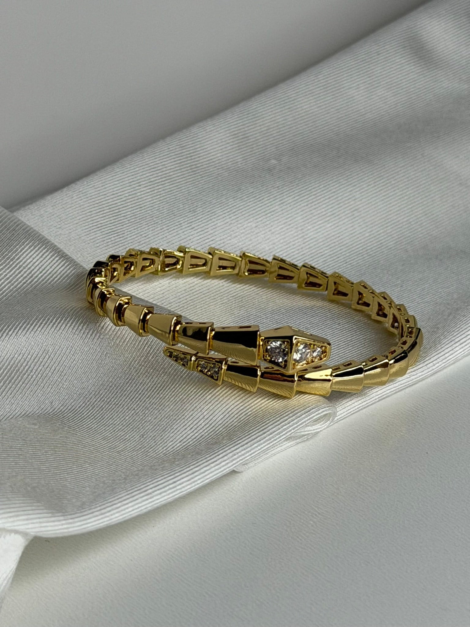 Serpentina Taşlı Gold Kelepçe