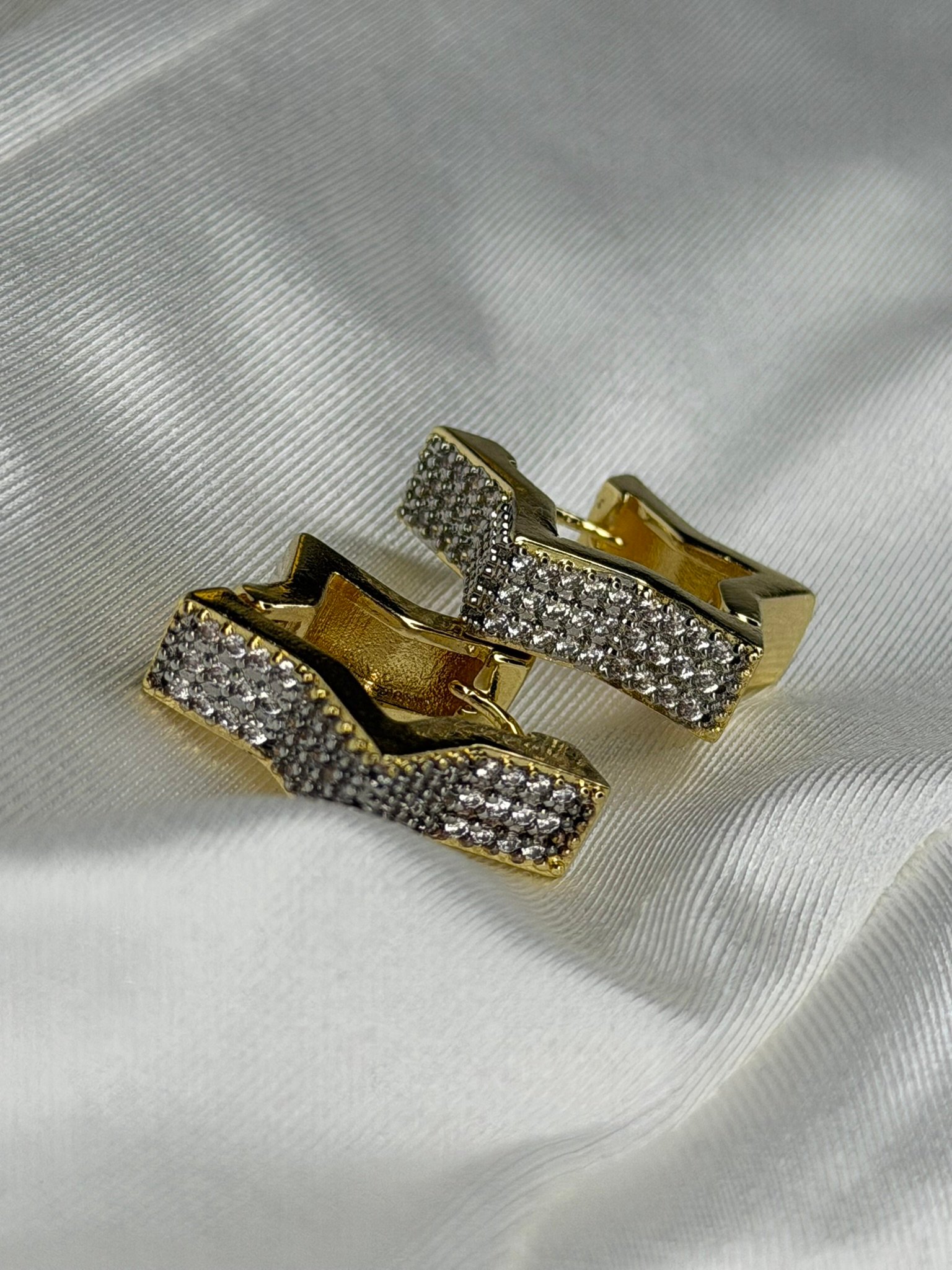 Yıldız Taşlı Gold Küpe