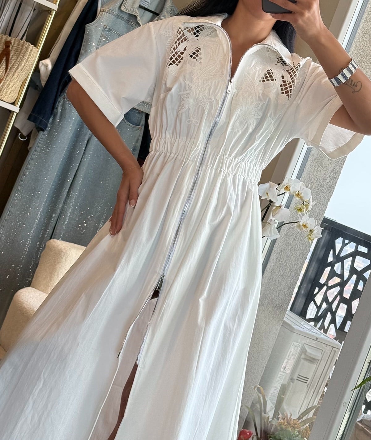 Detaylı Fermuarlı Beyaz Elbise
