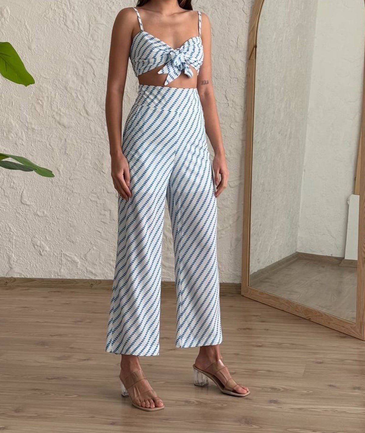 Düğüm Detaylı Büstiyer ve Dar Kesim Pantolon Takım