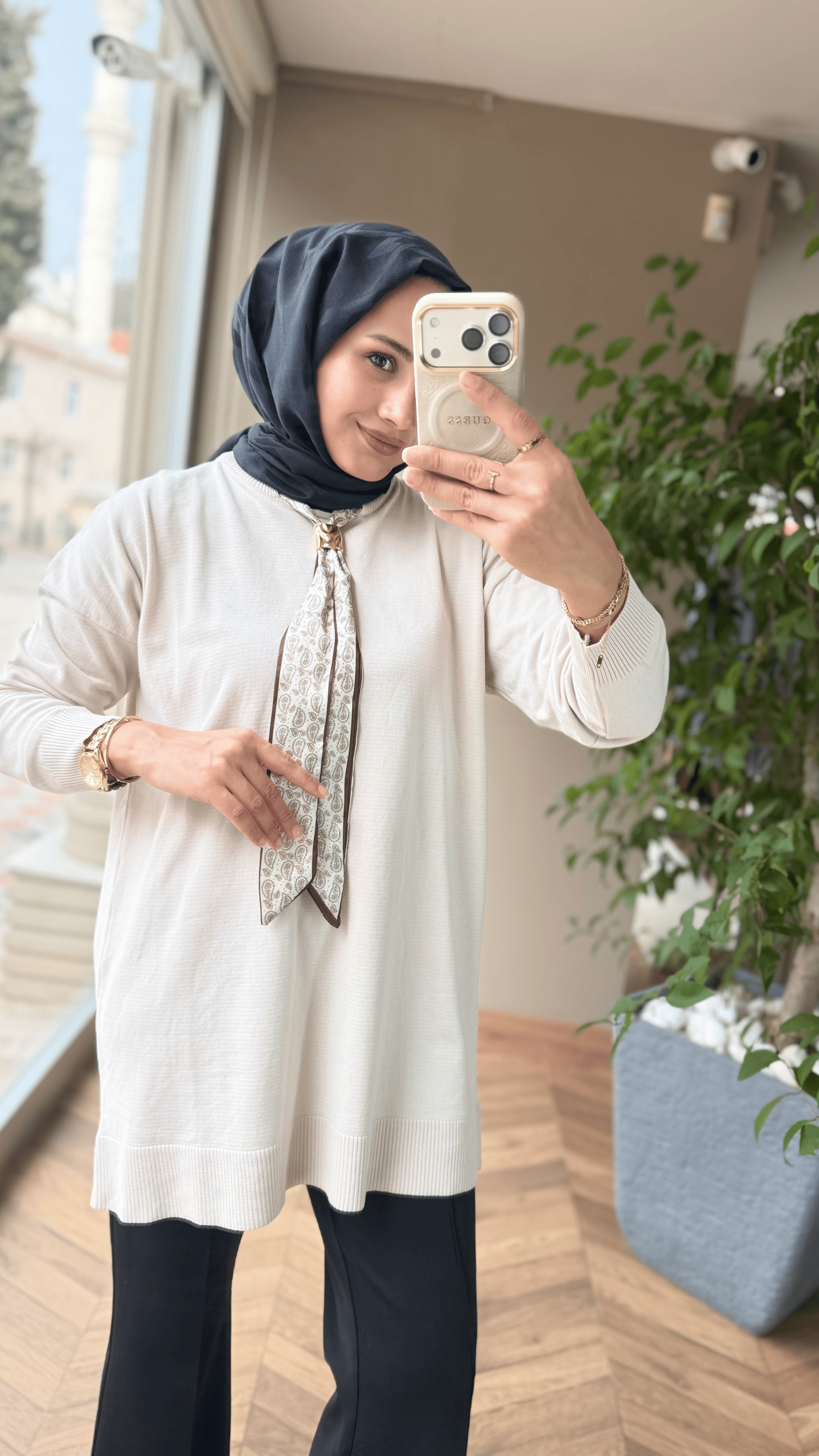 Gold Detaylı Fularlı Merserize Tunik | Bej