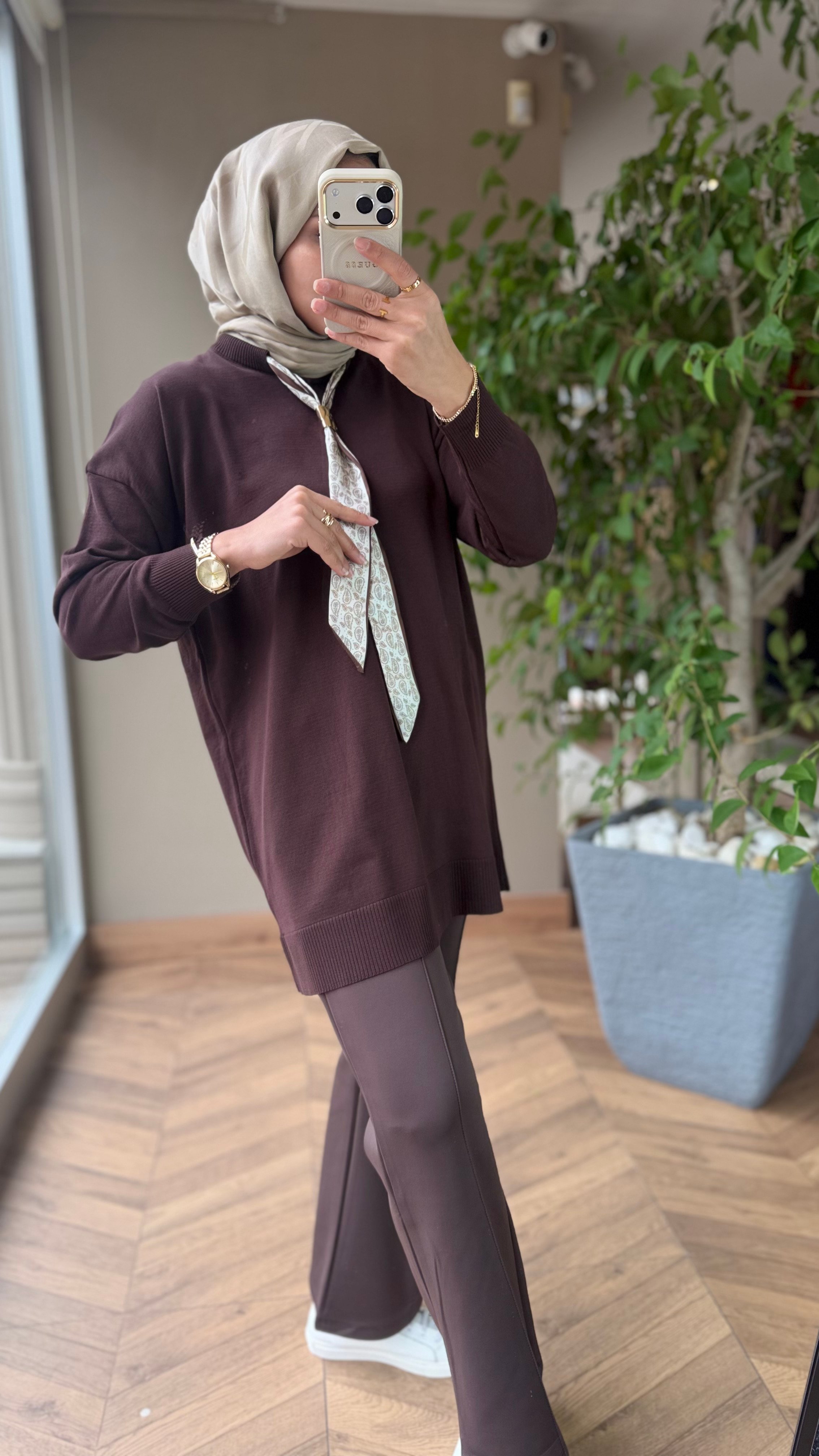 Gold Detaylı Fularlı Merserize Tunik | Kahverengi