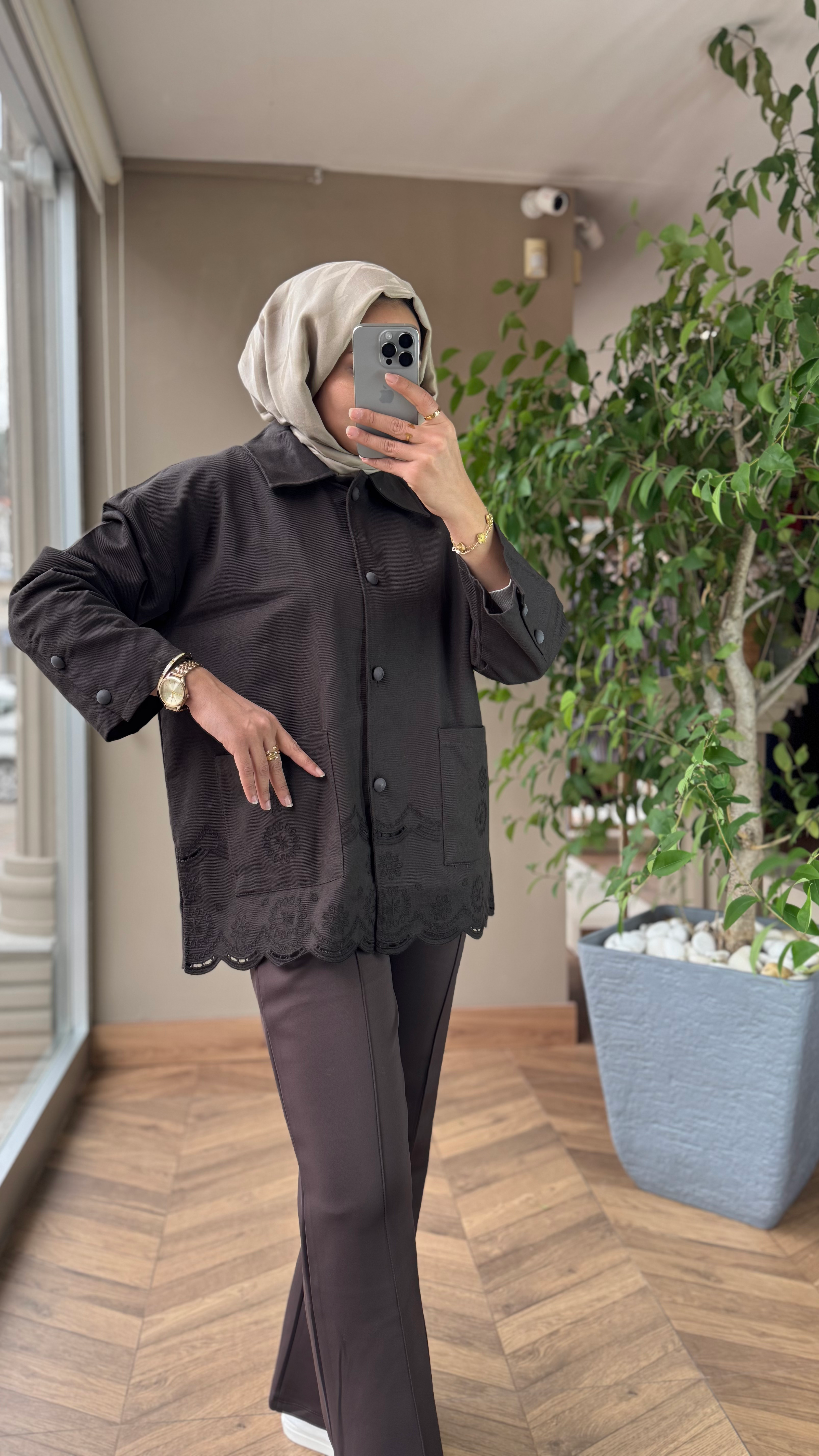 Güpür Detaylı Gabardin Ceket