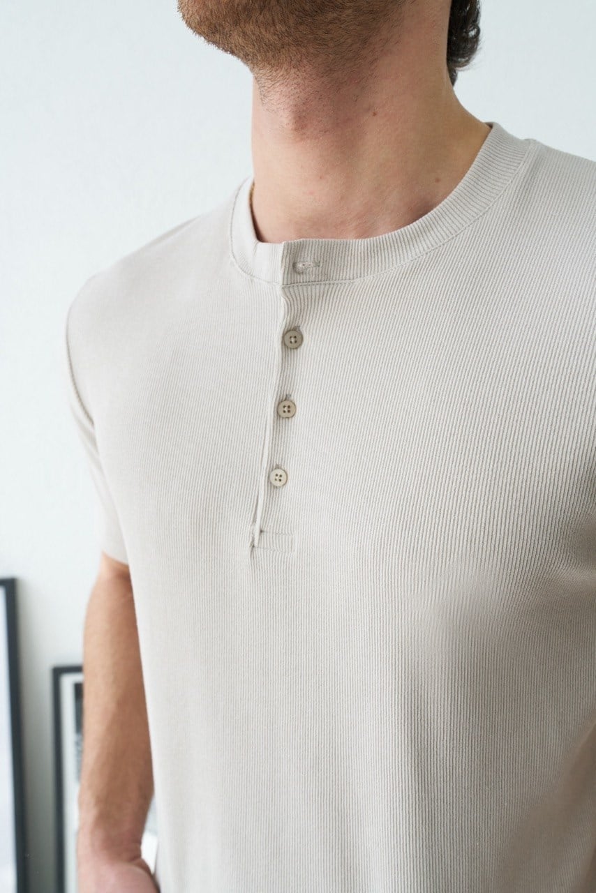 Premium  Henley Yaka Krem T-Shirt - Rib Dokulu Modern Fit