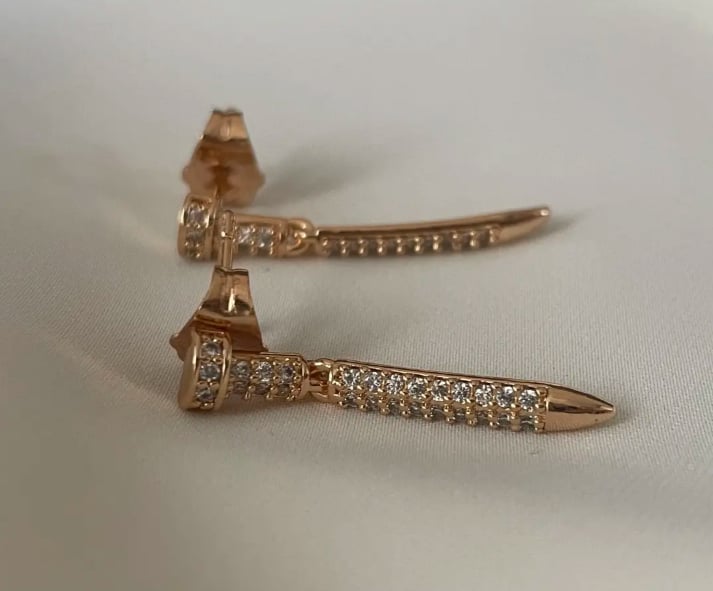Çivi Sallantılı Küpe 
