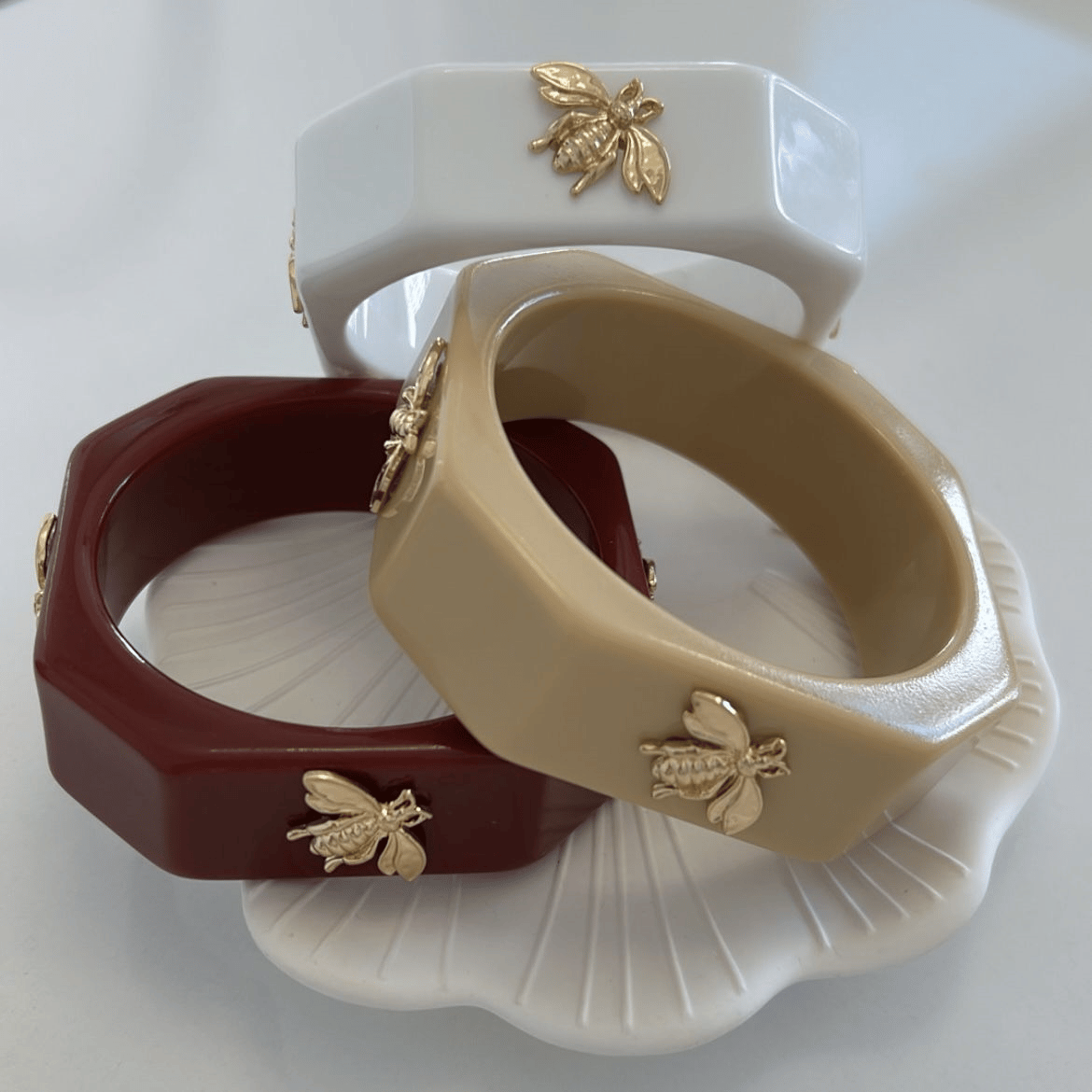 Arı Detaylı Kemik Köşeli Bilezik (iç çapı 6cm)
