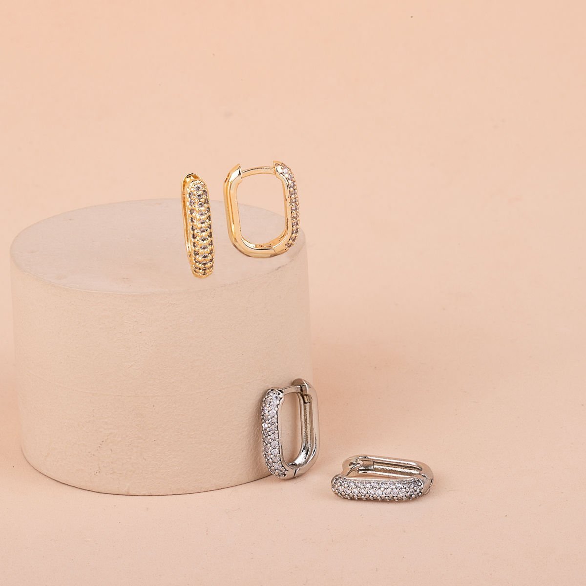 Özel Seri Zirkon Taşlı Oval Küpe 1,5cm