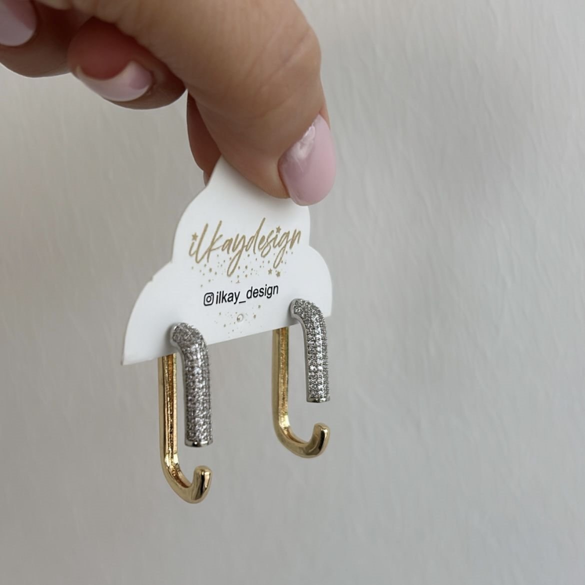 Özel Seri Zirkon Taşlı Oval Küpe 3cm