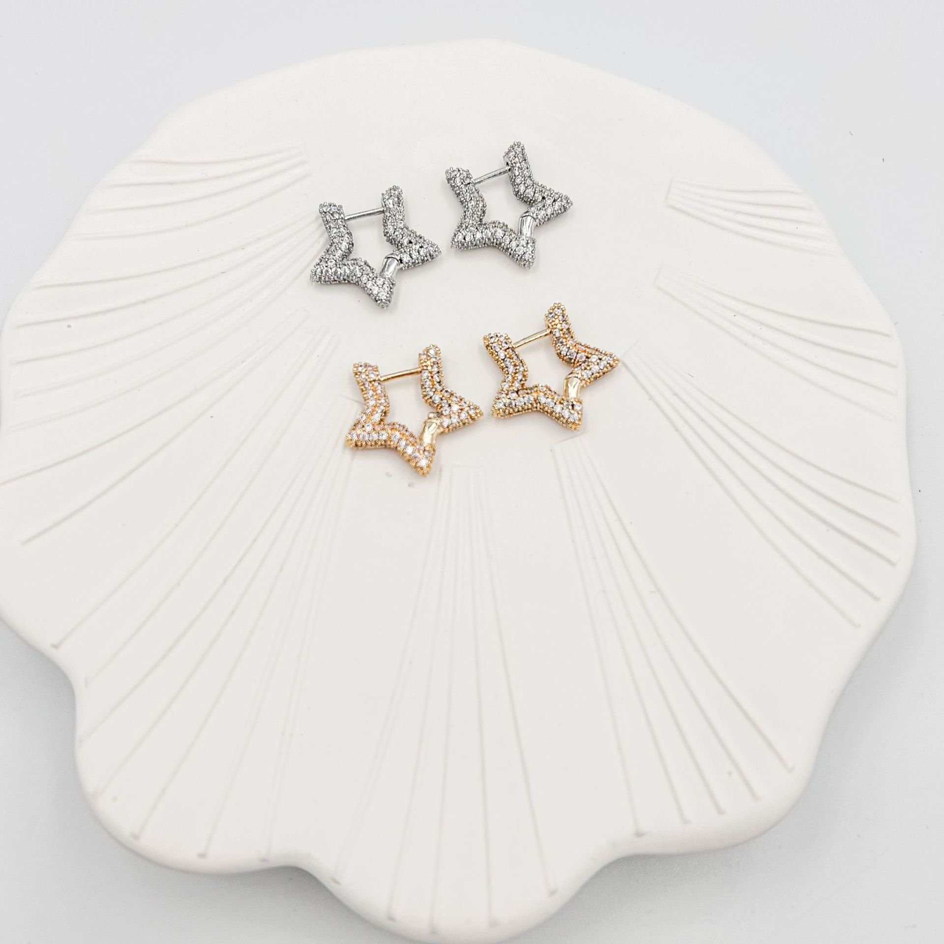Özel Seri Zirkon Taşlı Yıldız Küpe 1.5 cm