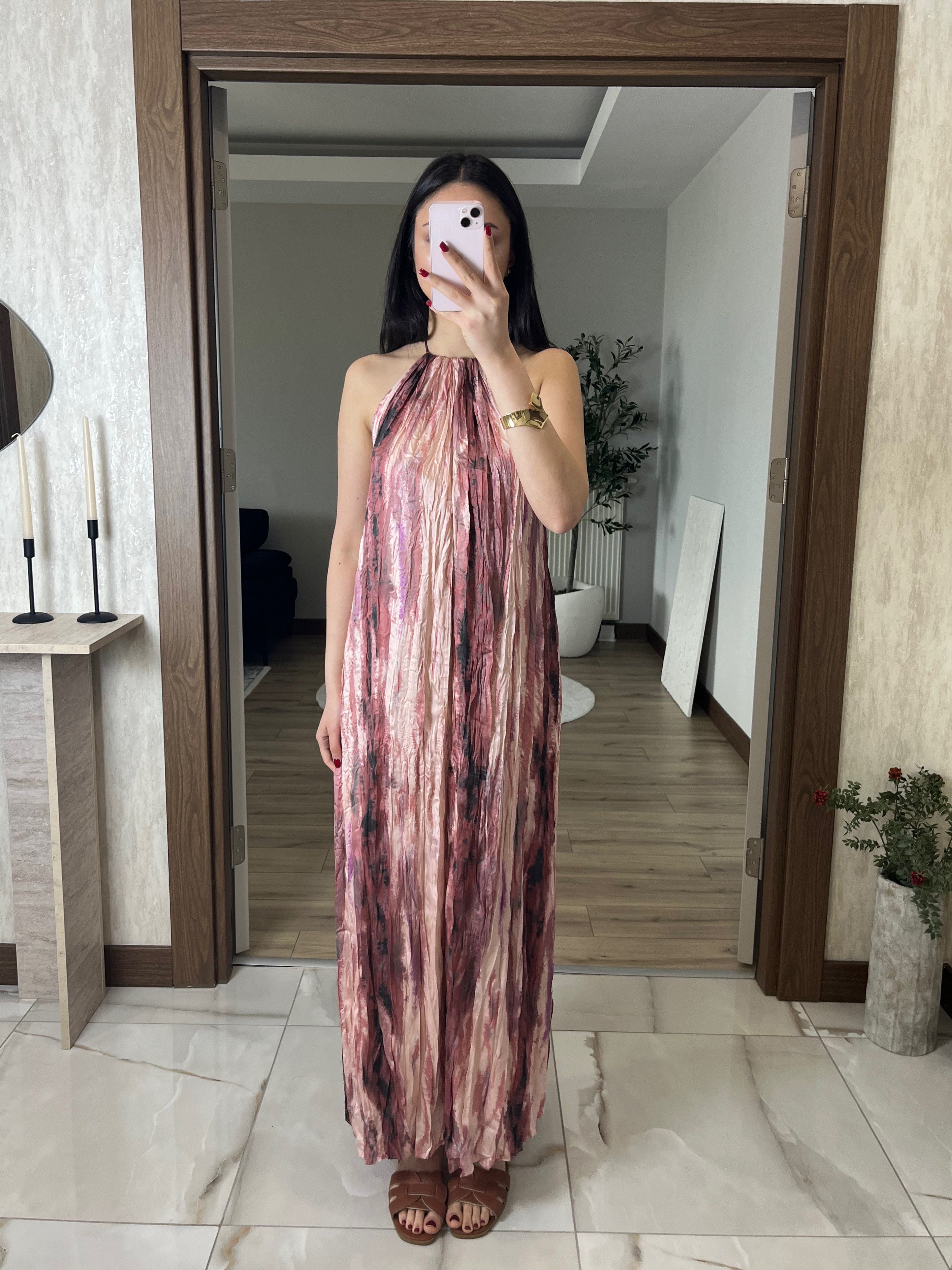 Batik Desen Boyundan Bağlama Detaylı Sırt Dekolteli Elbise Pembe