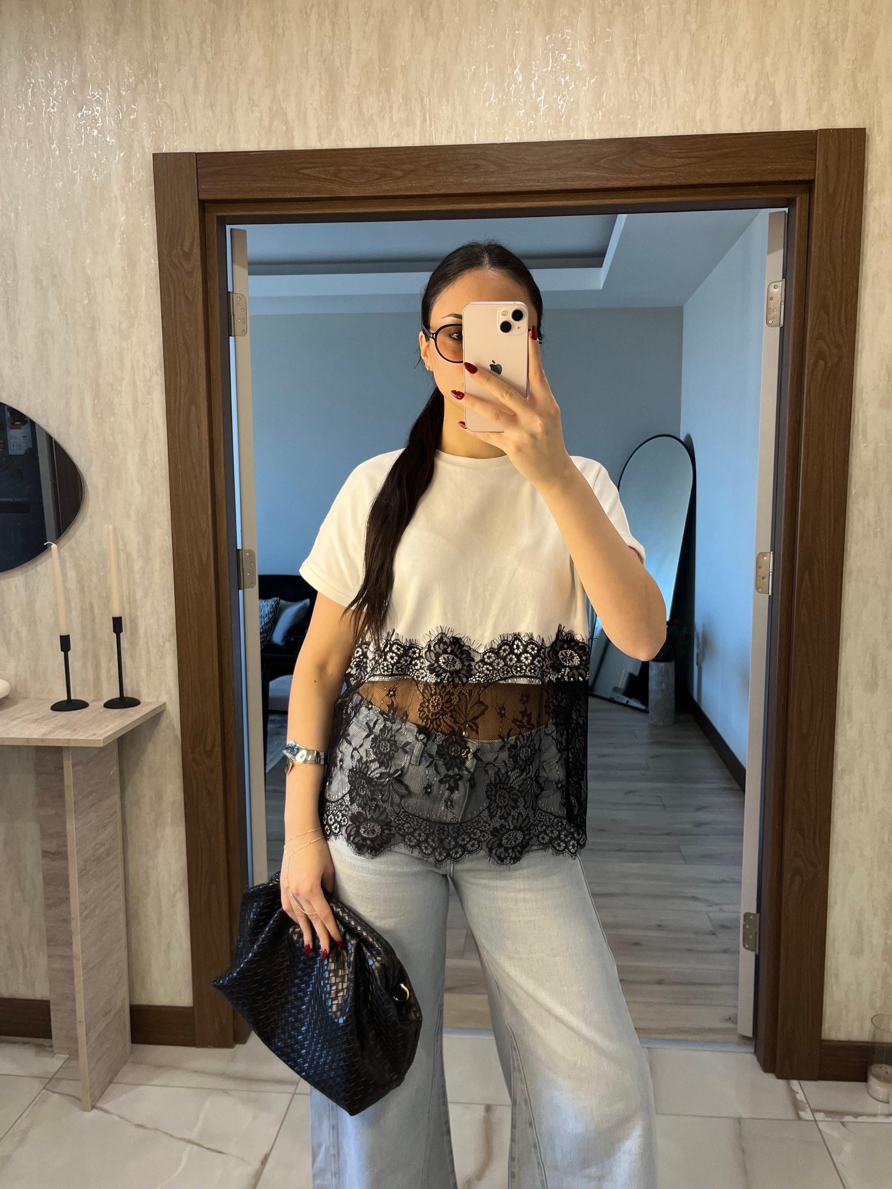 Dantel Parçalı Beyaz Tişört