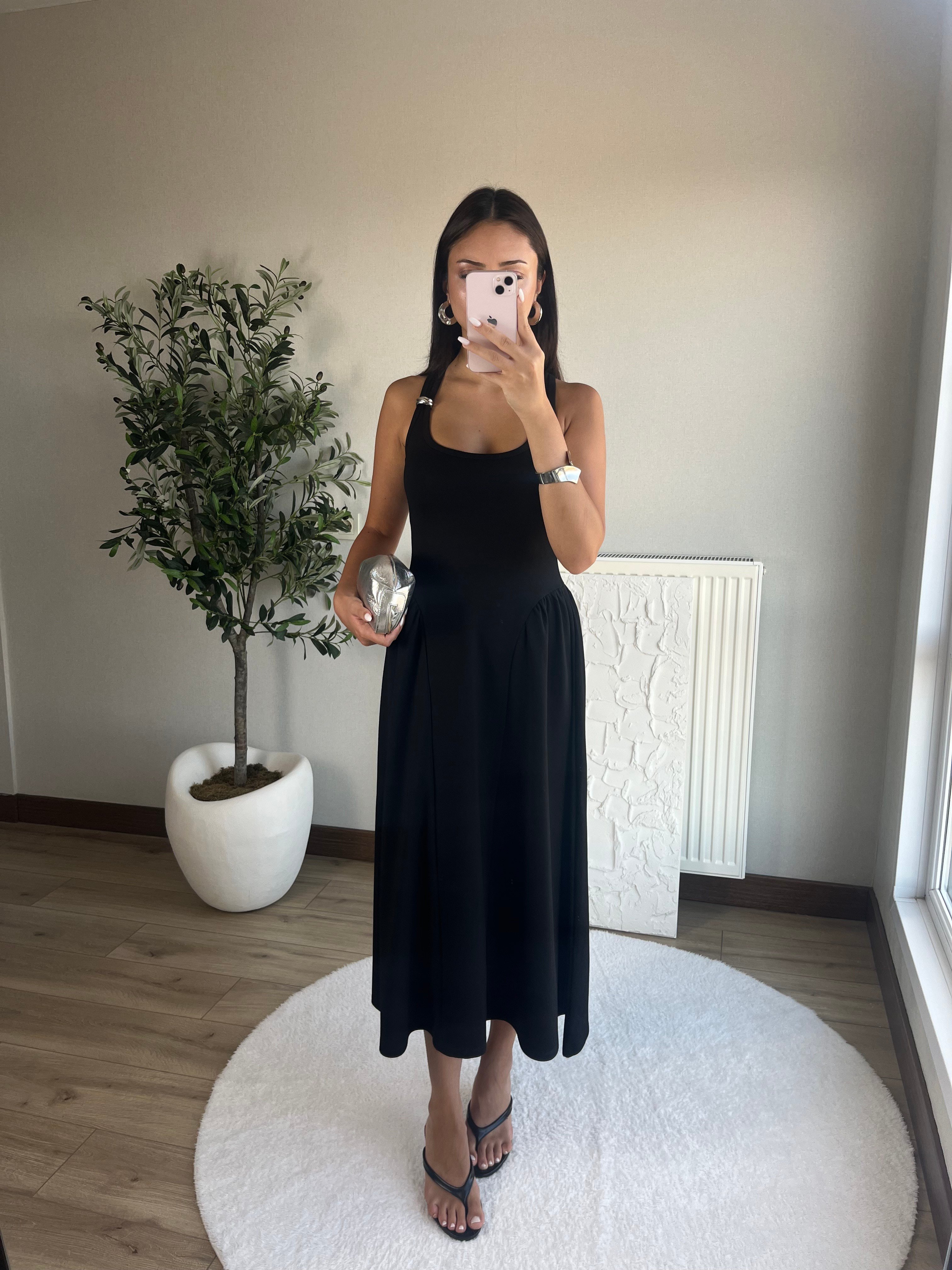 Gümüş Aksesuar Detaylı Midi Elbise