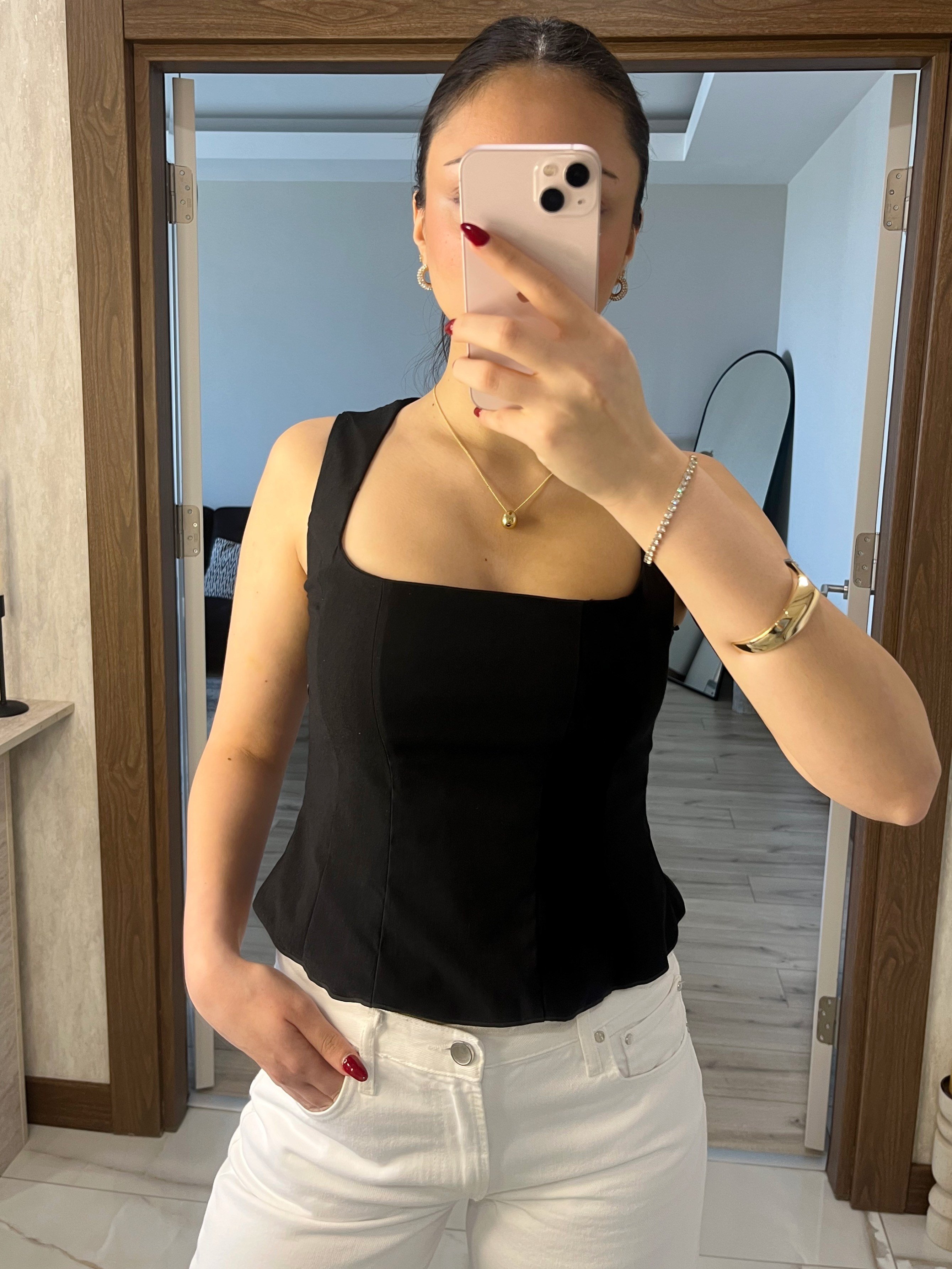 Kare Yaka Belden Oturtmalı Bluz Siyah