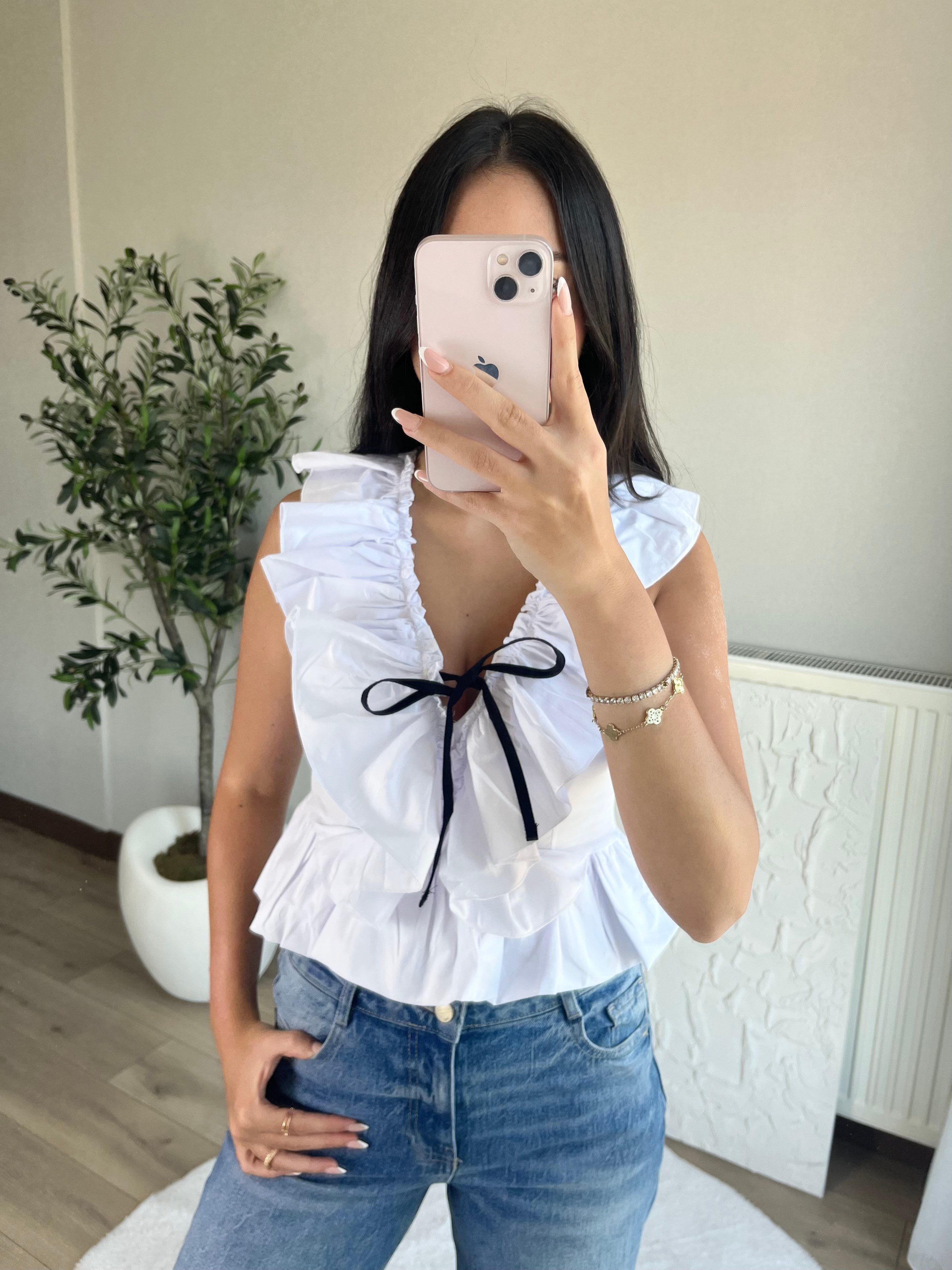 Kurdele Detaylı Fırfırlı Bluz