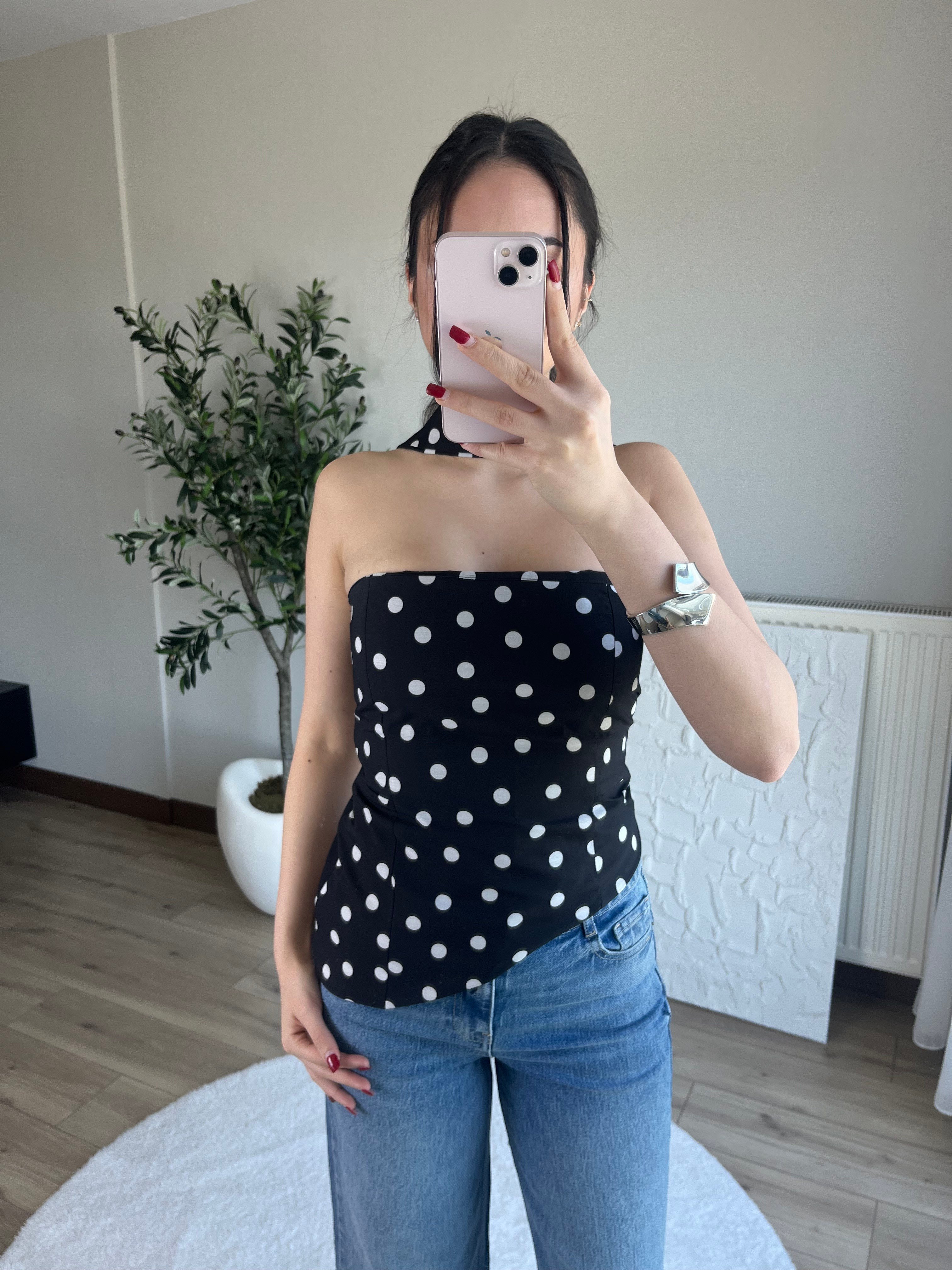 Puantiye Desen Asimetrik Kesim Kuşaklı Straplez Bluz Siyah