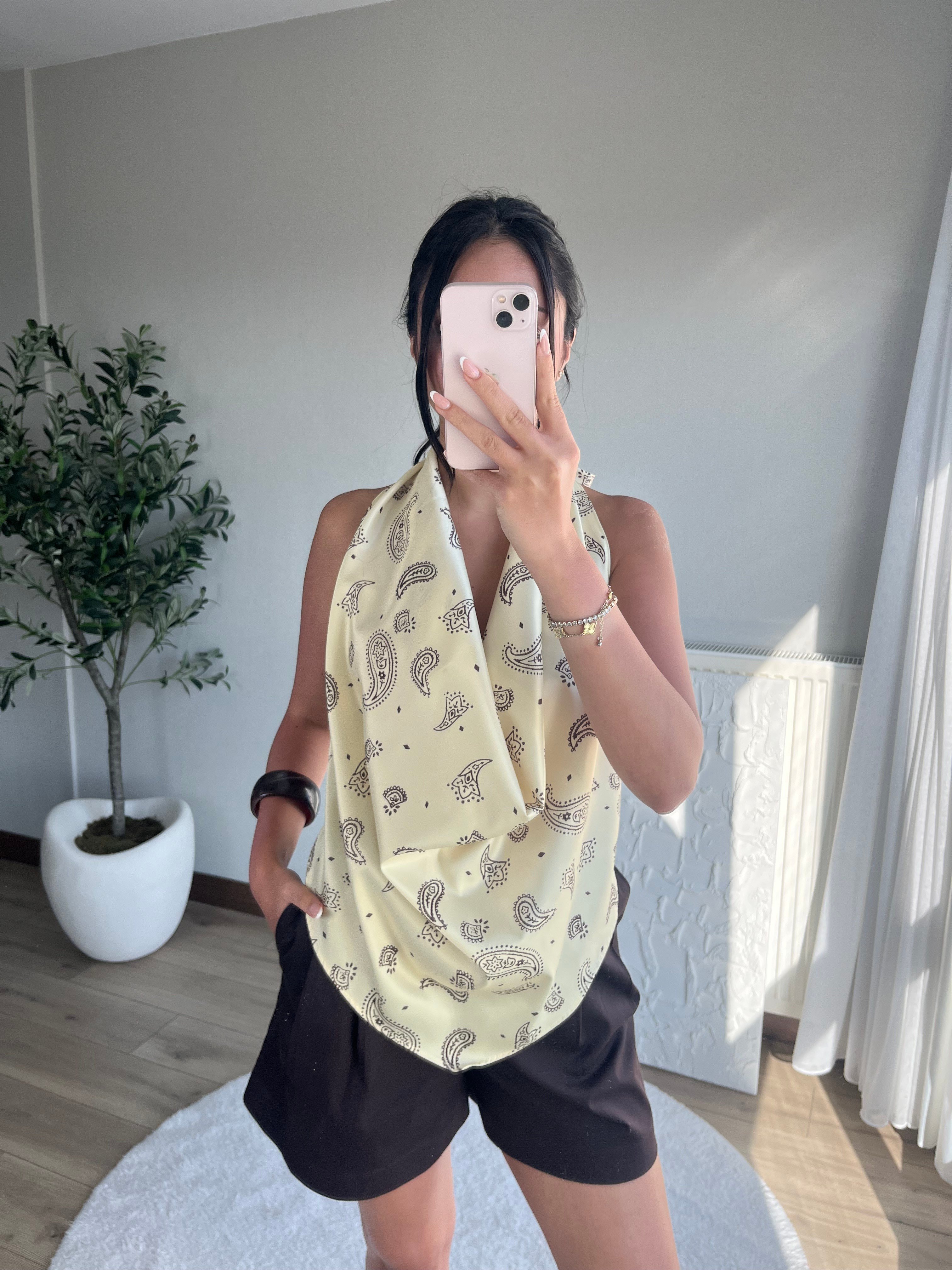 Sırt Dekolteli Şal Desen Saten Bluz Sarı