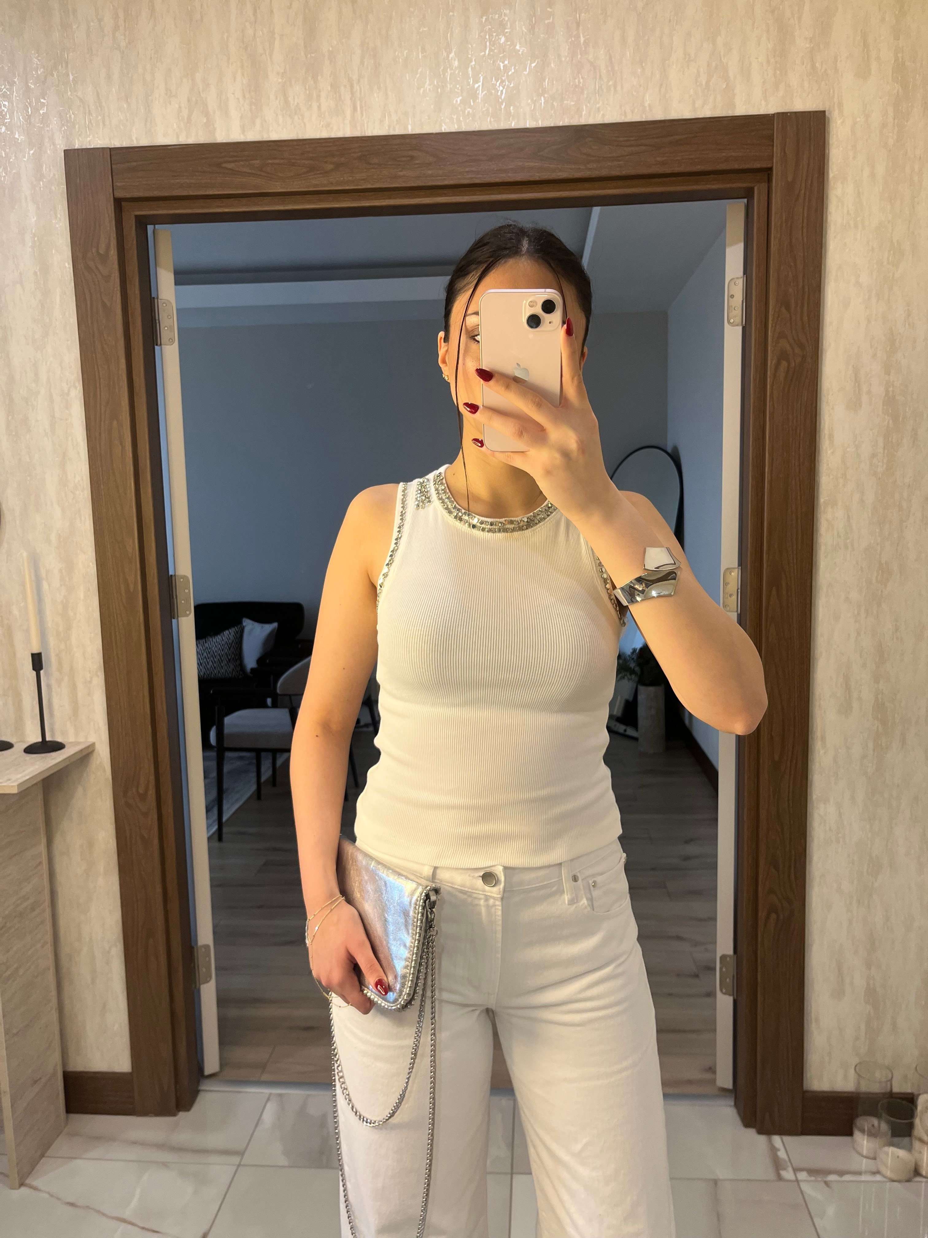 Taş Detaylı Fit Bluz Beyaz