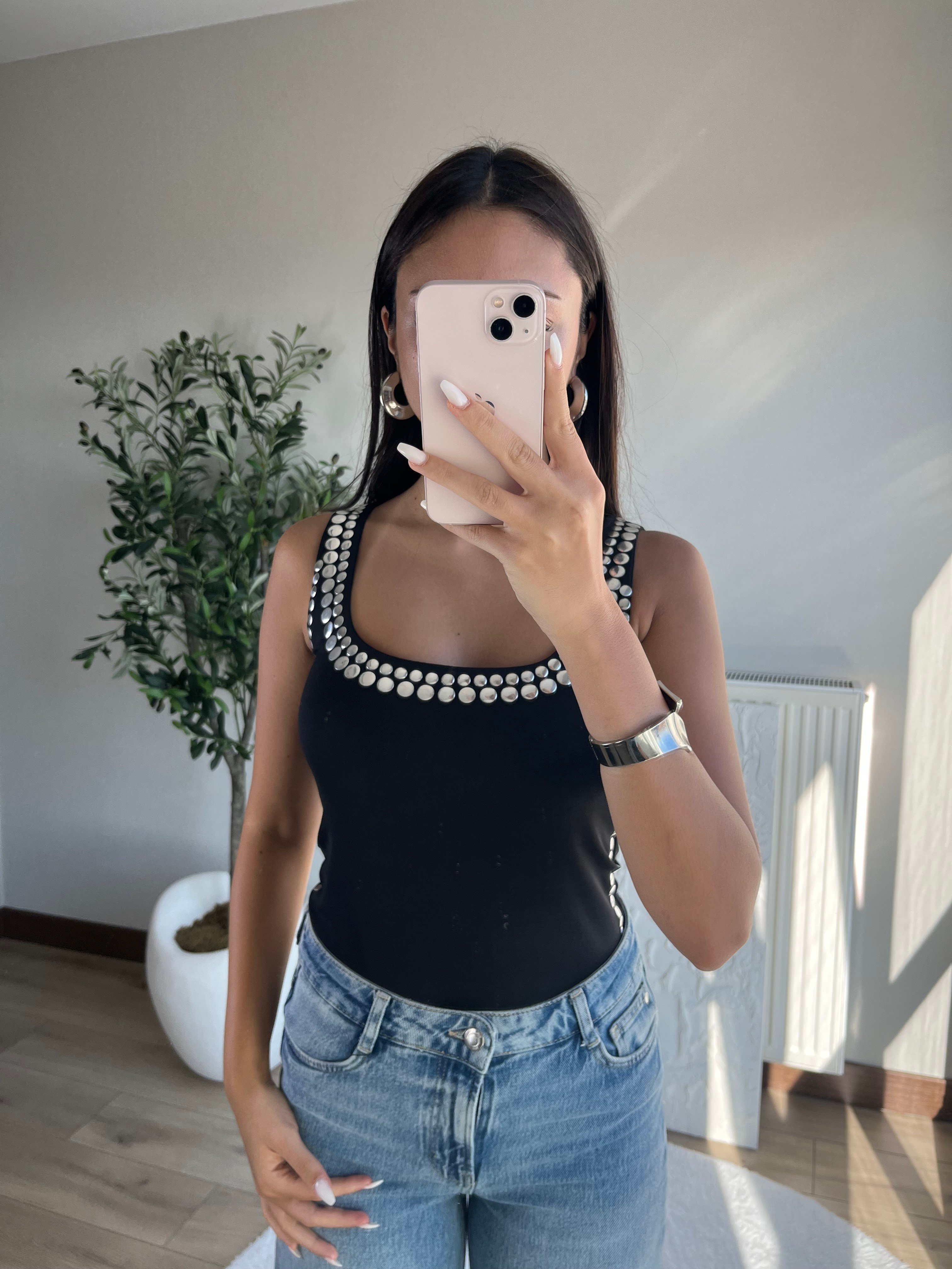 Zımba Detaylı Kare Yaka Bluz Siyah