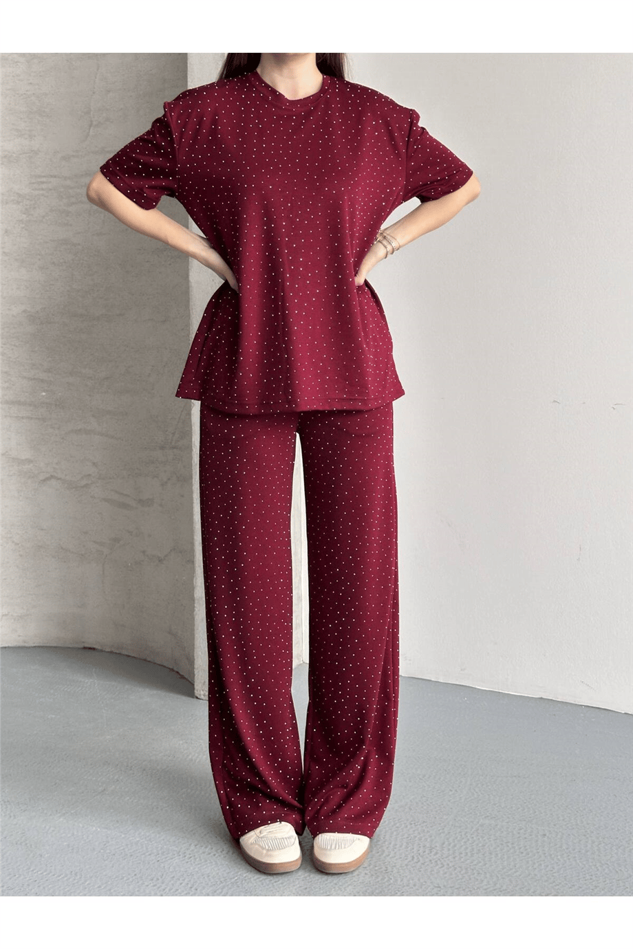 Kadın Bisiklet Yaka Taş İşlemeli Oversize T-Shirt ve Pantolon Takımı - HYN-00000879-006 - BORDO · 2