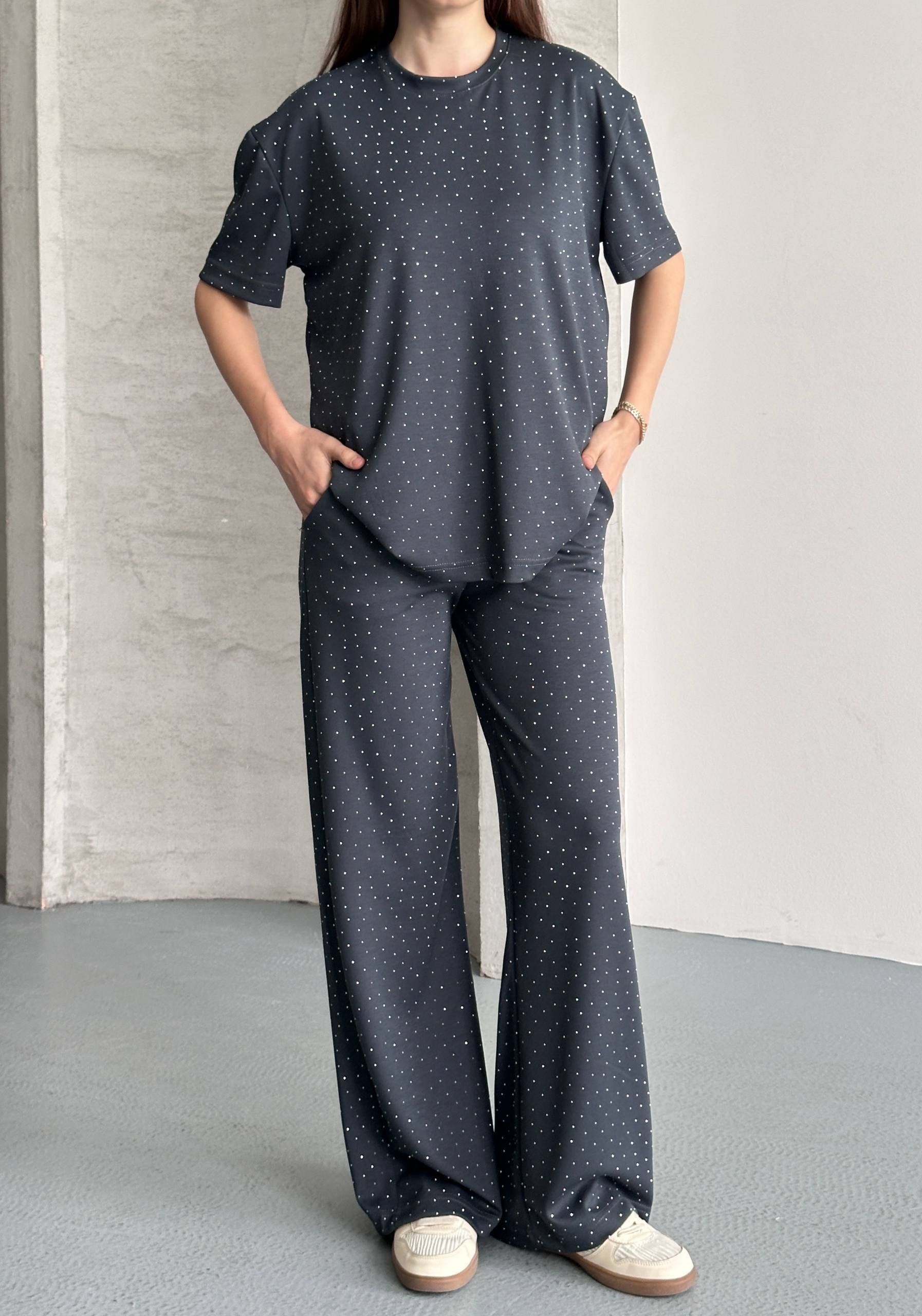 Kadın Bisiklet Yaka Taş İşlemeli Oversize T-Shirt ve Pantolon Takımı - GRİ