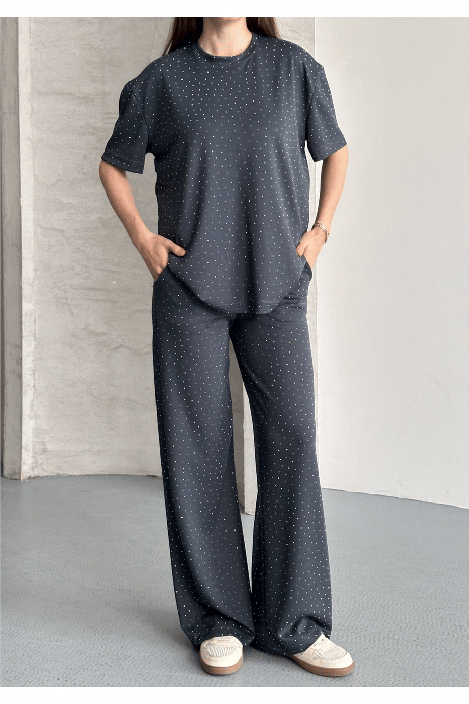 Kadın Bisiklet Yaka Taş İşlemeli Oversize T-Shirt ve Pantolon Takımı - HYN-00000879-006 - GRİ · 2