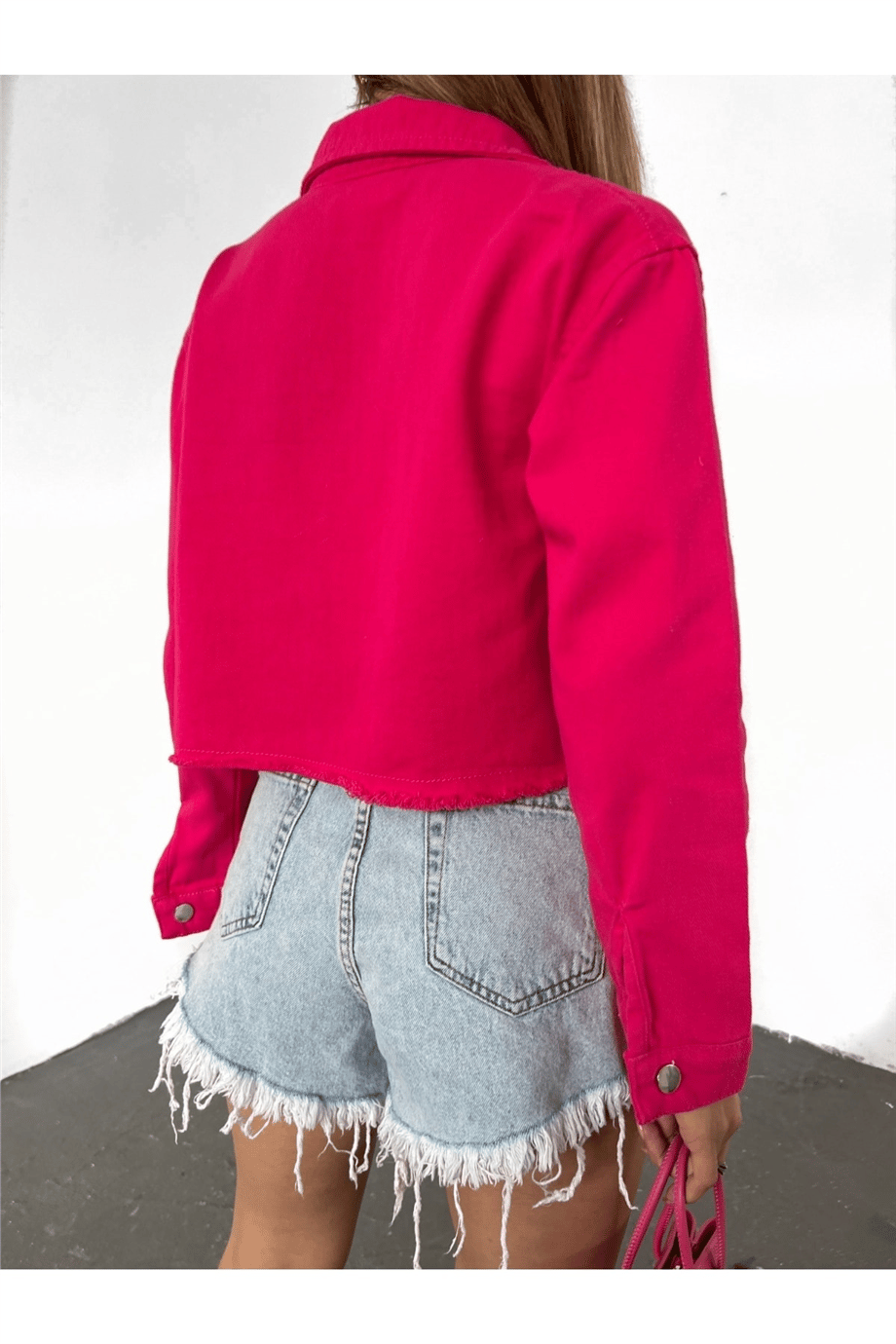 Kadın Çift Cepli Çıtçıt Düğmeli Eteği Püsküllü Crop Denim Ceket Zyn-58392 - KIRIMIZI · 2