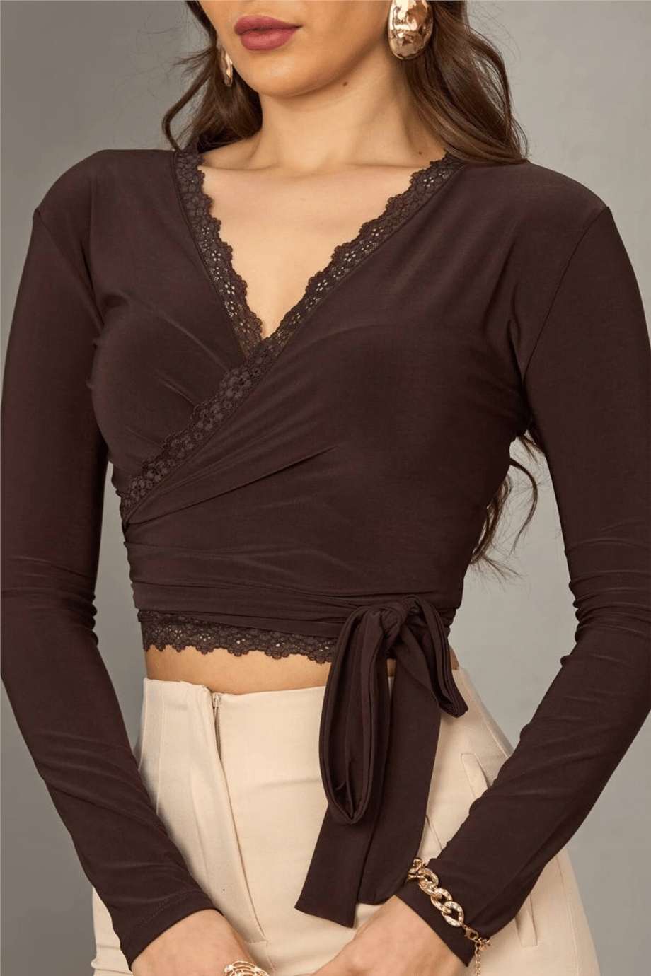 Kadın Dantel Detaylı Kruvaze Yaka Bağlamalı Crop Bluz ZYN-58874 - KAHVERENGİ