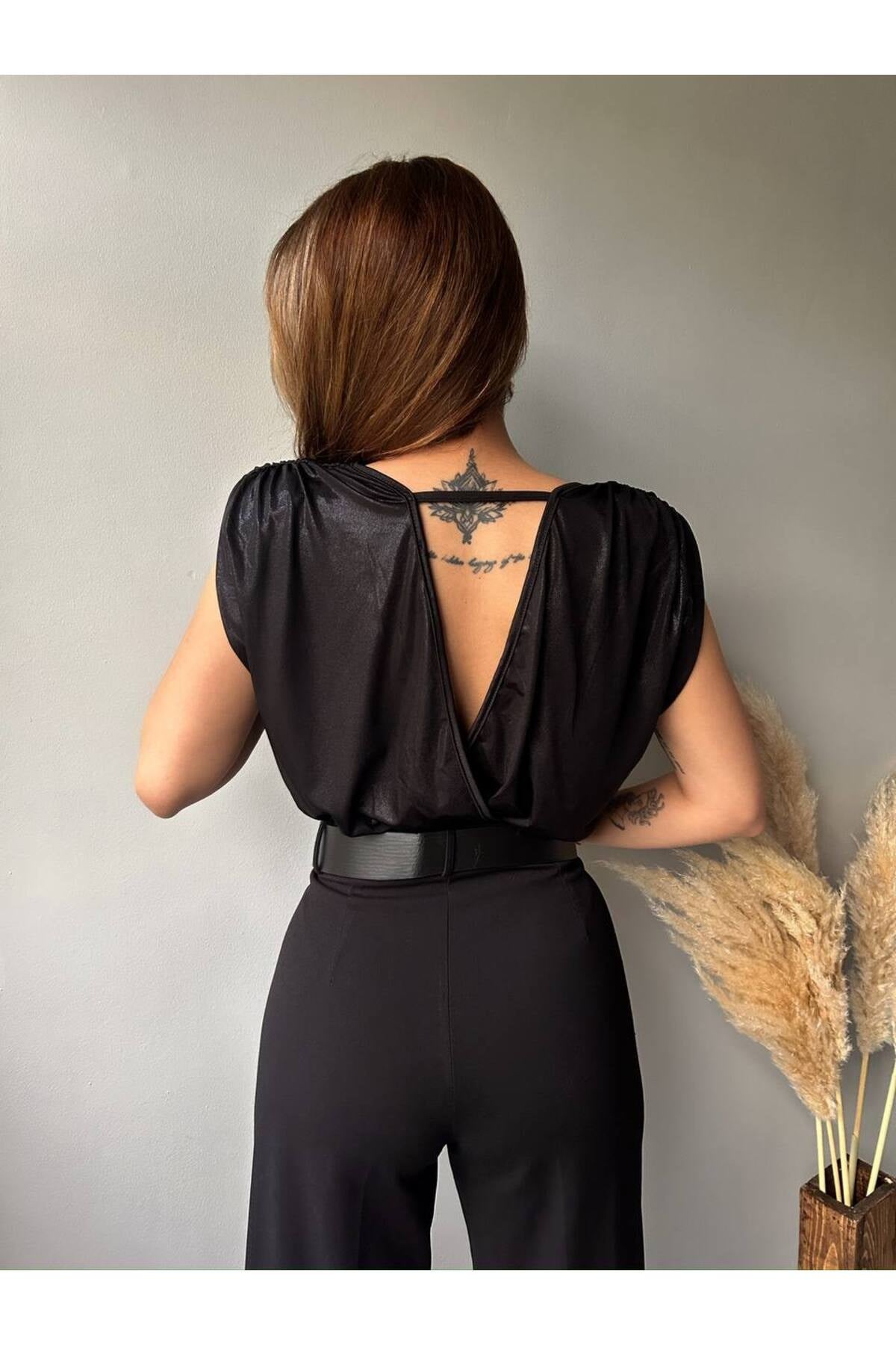 Kadın Derin V Yaka Saten Görünümlü Vatkalı Bodysuit HYN-58048 - SİYAH