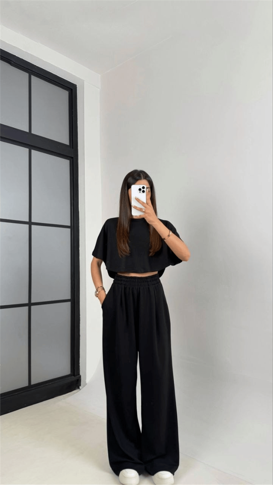 Kadın Dökümlü Crop Tişört ve Pantolon Takımı - Siyah · 2