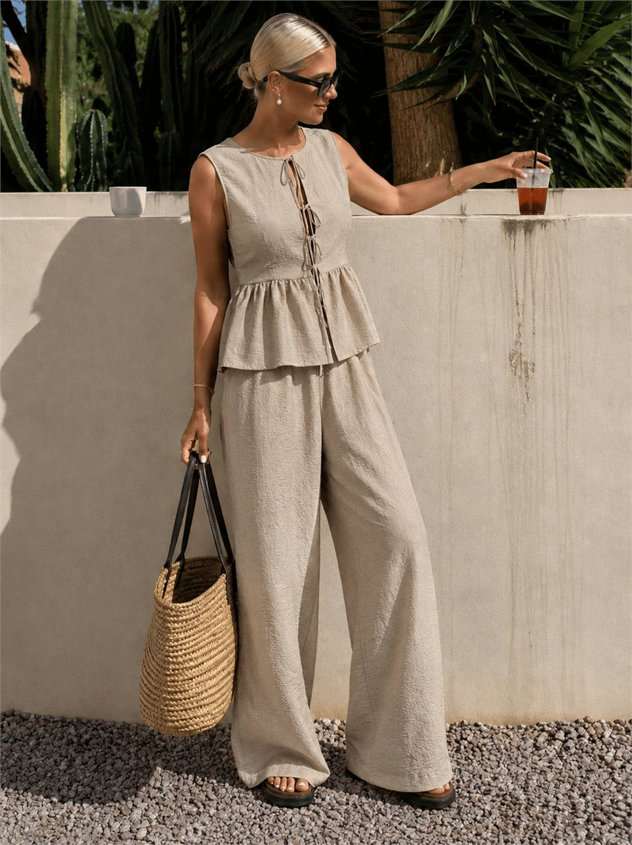 Kadın Dökümlü Peplum Bluz ve Pantolon Takımı - Bej