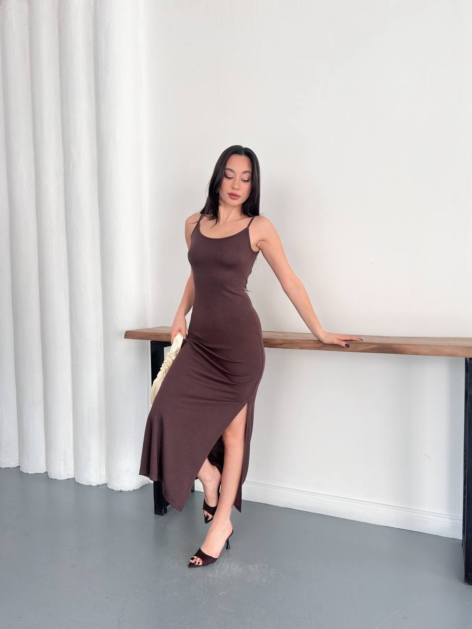 Kadın İp Askılı Yırtmaçlı Basic Maxi Elbise - Kahverengi