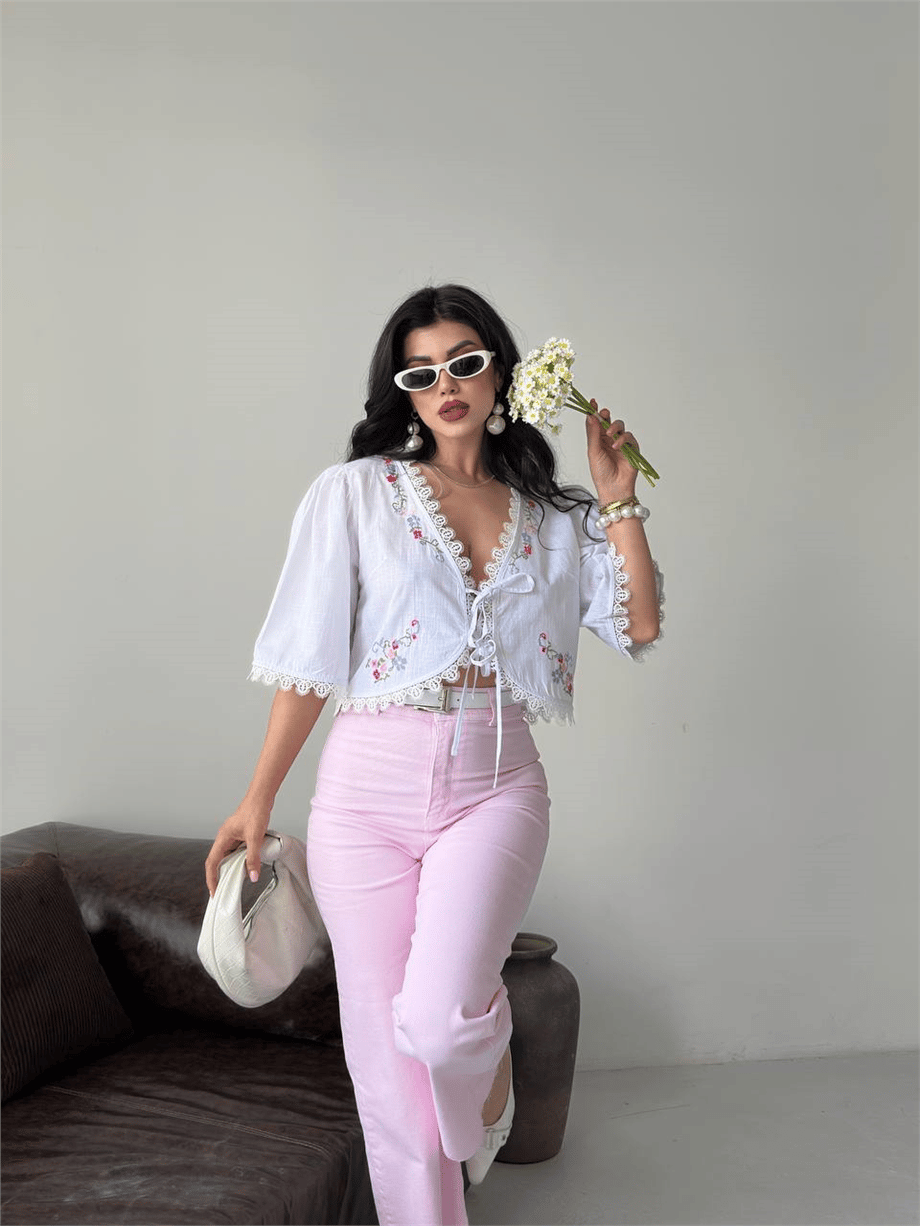 Kadın Nakış Detaylı Bağlamalı Crop Bluz - Beyaz, Pembe