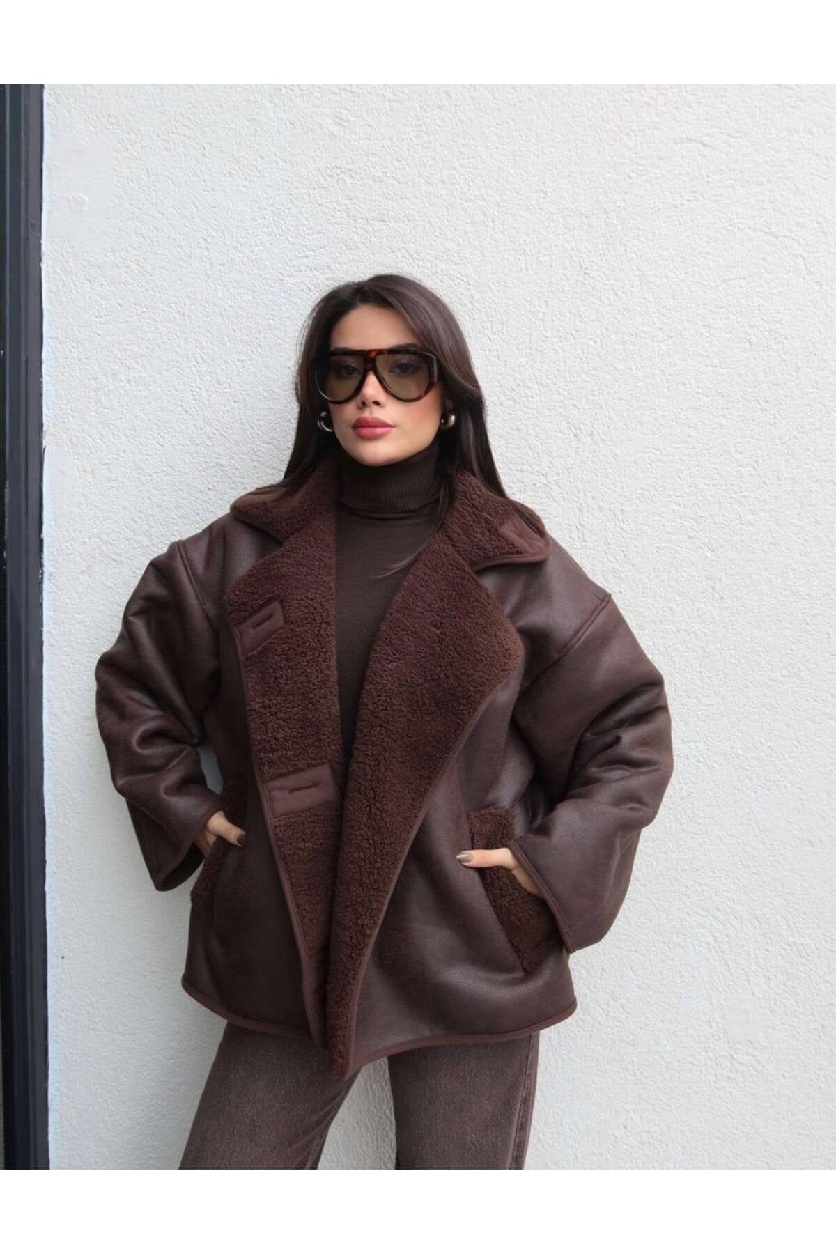 Kadın Oversize  Detaylı Deri Görünümlü Kaban - KAHVERENGİ