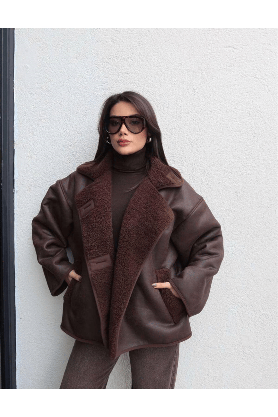 Kadın Oversize  Detaylı Deri Görünümlü Kaban - SİYAH