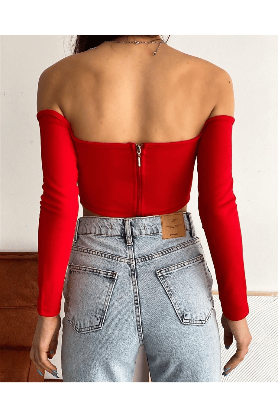 Kadın Sırtı Fermuarlı Omuzları Açık Crop Bluz Zyn-58412 - KIRMIZI · 2