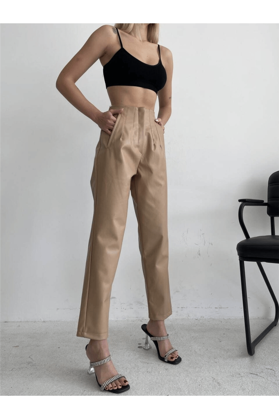 Kadın Yüksek Bel Suni Deri Pile Detaylı Straight Pantolon Zyn-58376 - KAHVERENGİ · 2
