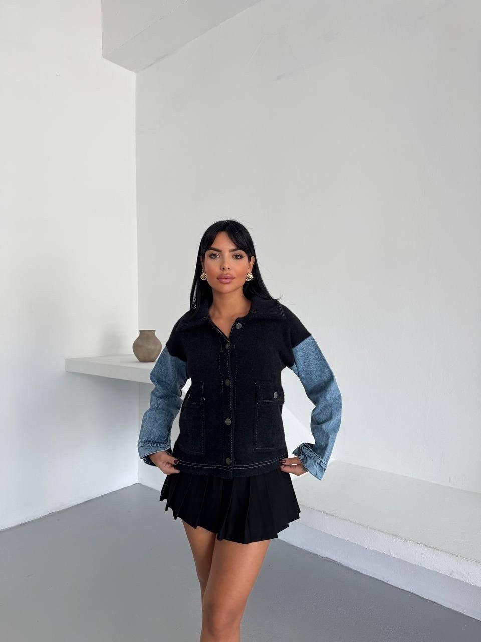 Denim Kol Detaylı Kontrast Ceket – Güçlü Stil, Net Duruş