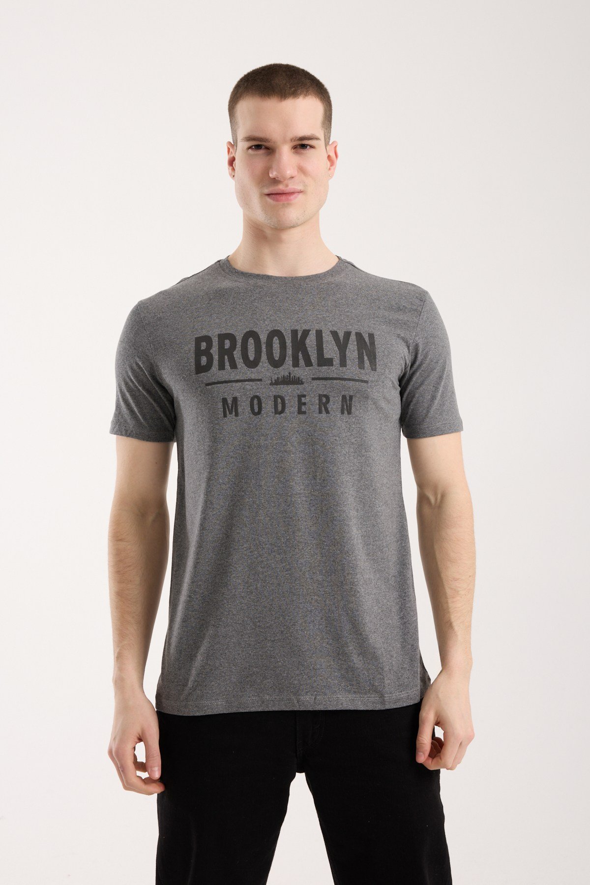 Erkek Rahat Kesim Yazı Detaylı T-Shirt