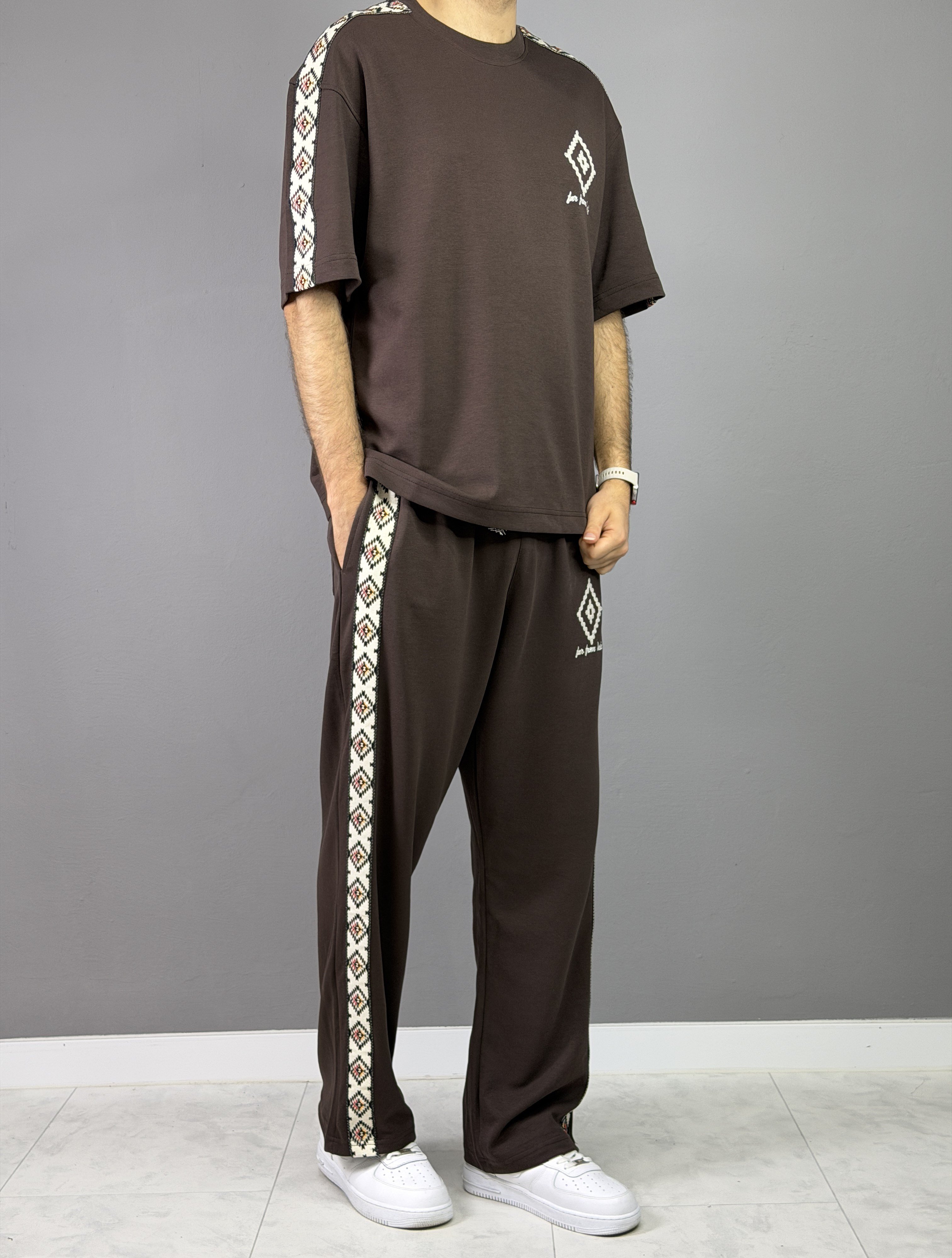 KAHVERENGİ ETNİK DESENLİ EŞOFMAN TAKIMI 6015