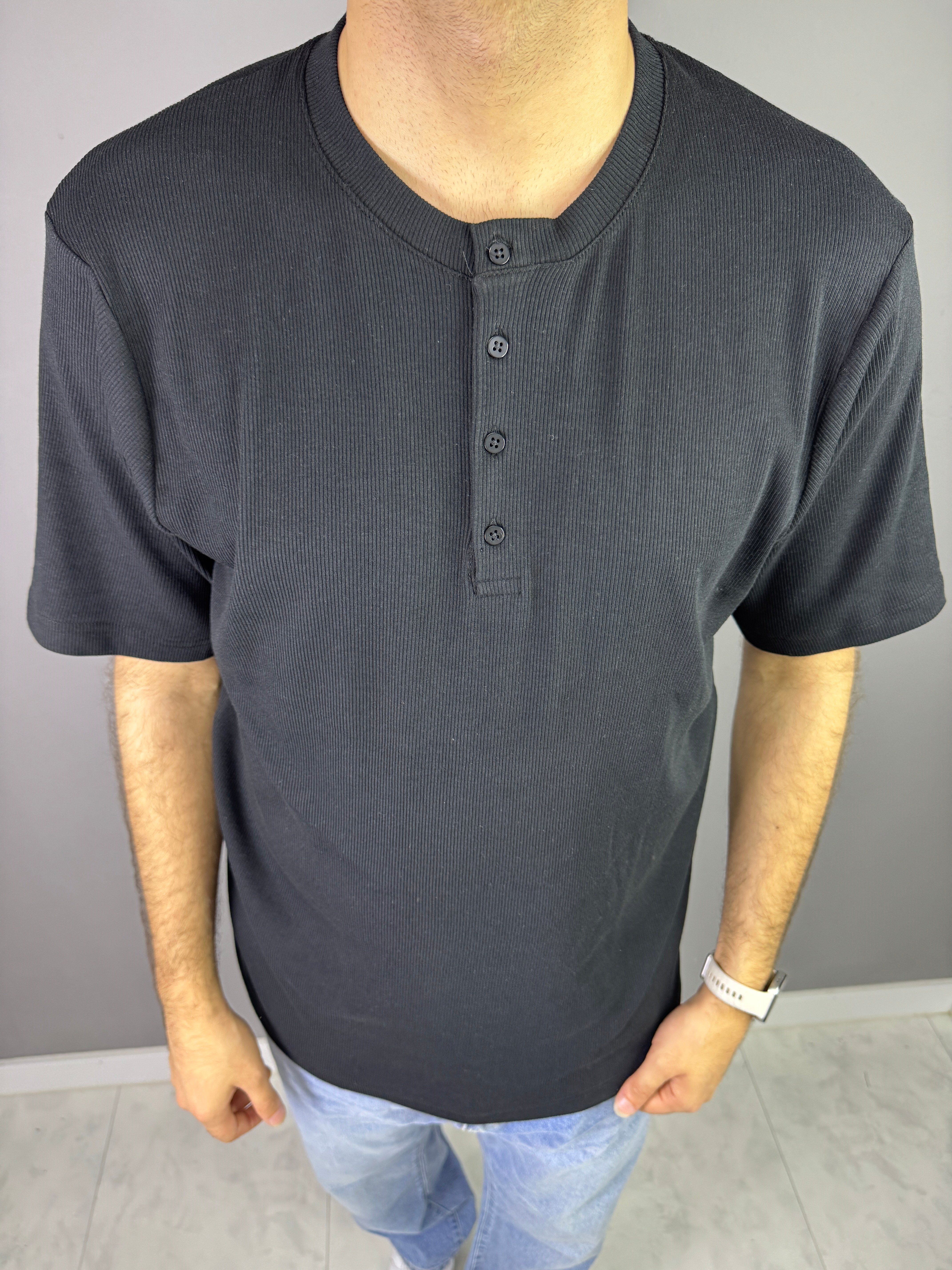 SİYAH HENLEY YAKA T-SHİRT 7021