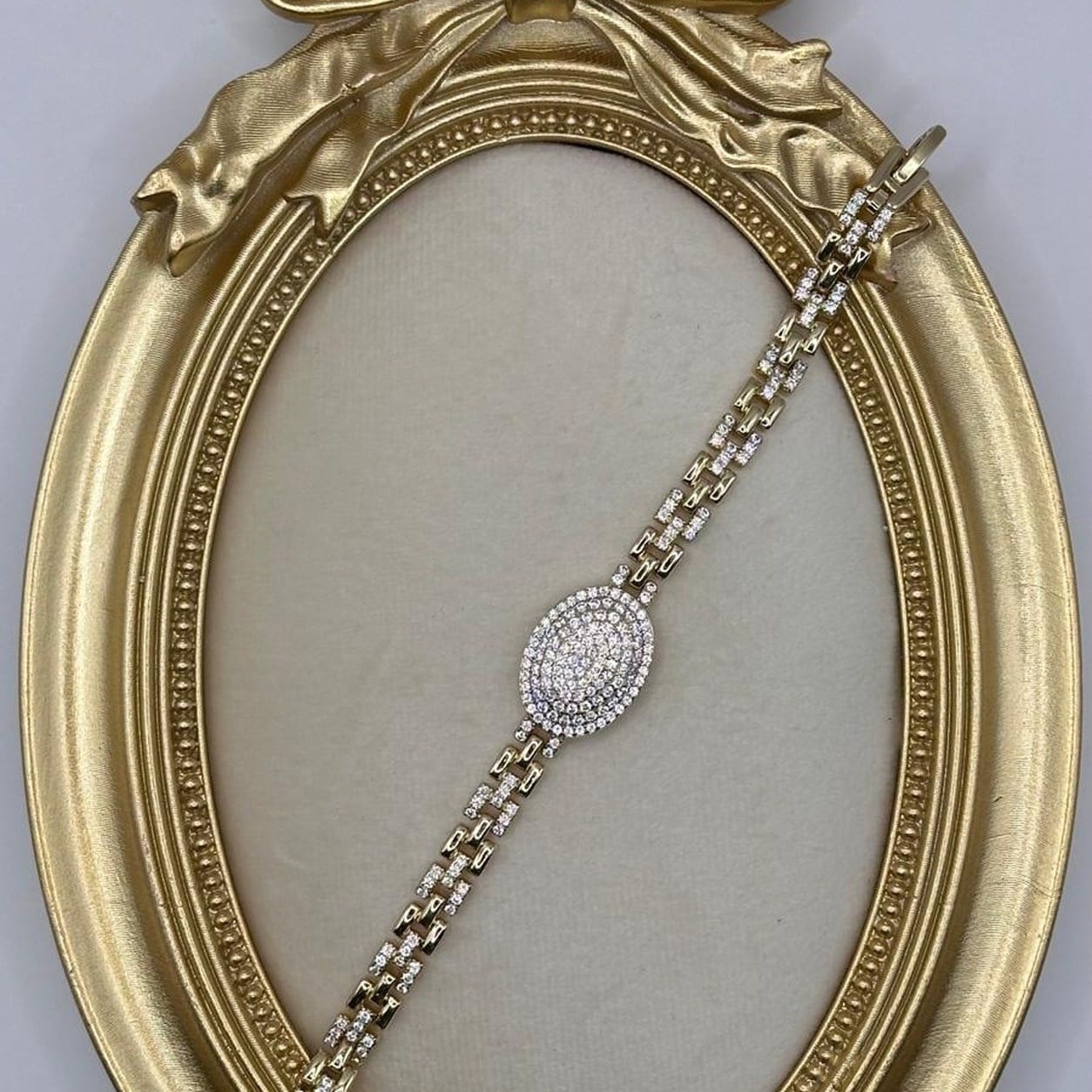 Oval Işıltı Taşlı Altın Görünümlü Bileklik