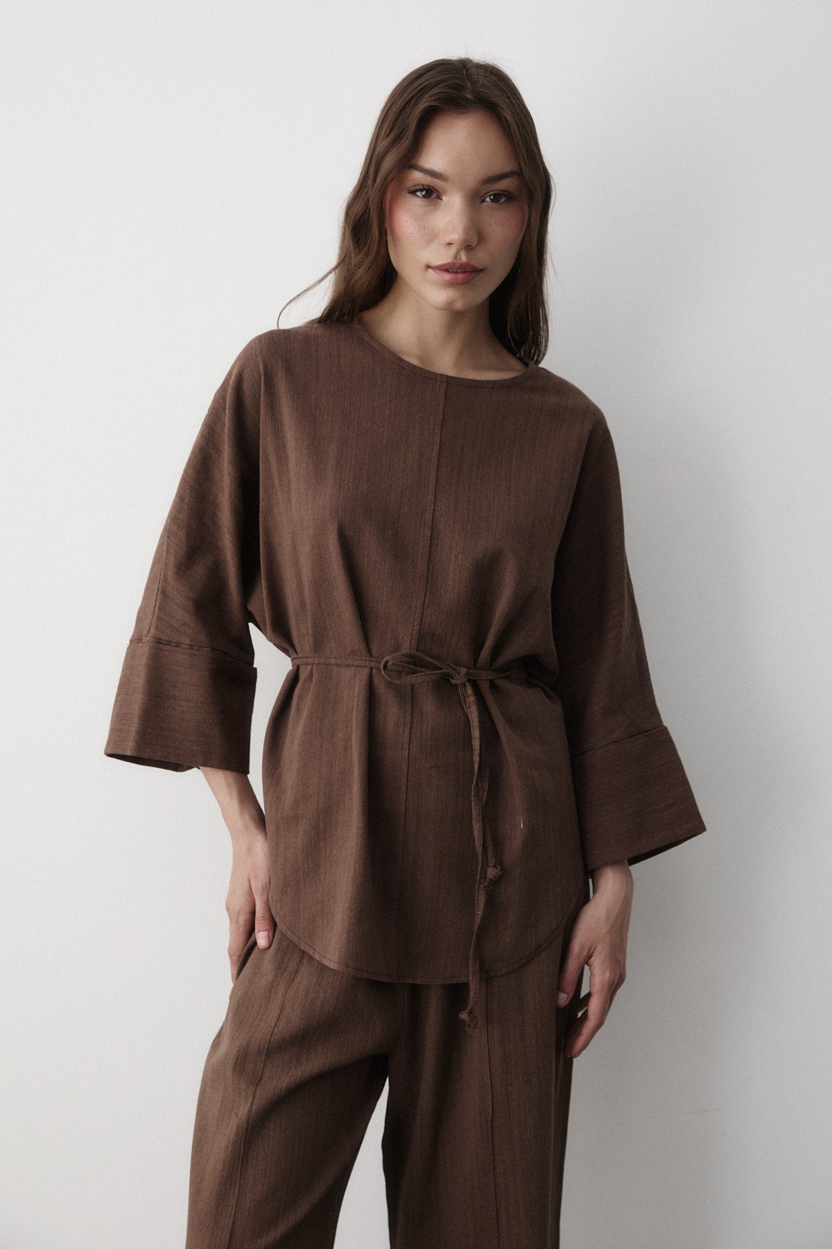 Kadın Kahverengi Keten Oversize Üst Bluz & Lastikli Bol Paça Pantolon Alt & Üst Takım