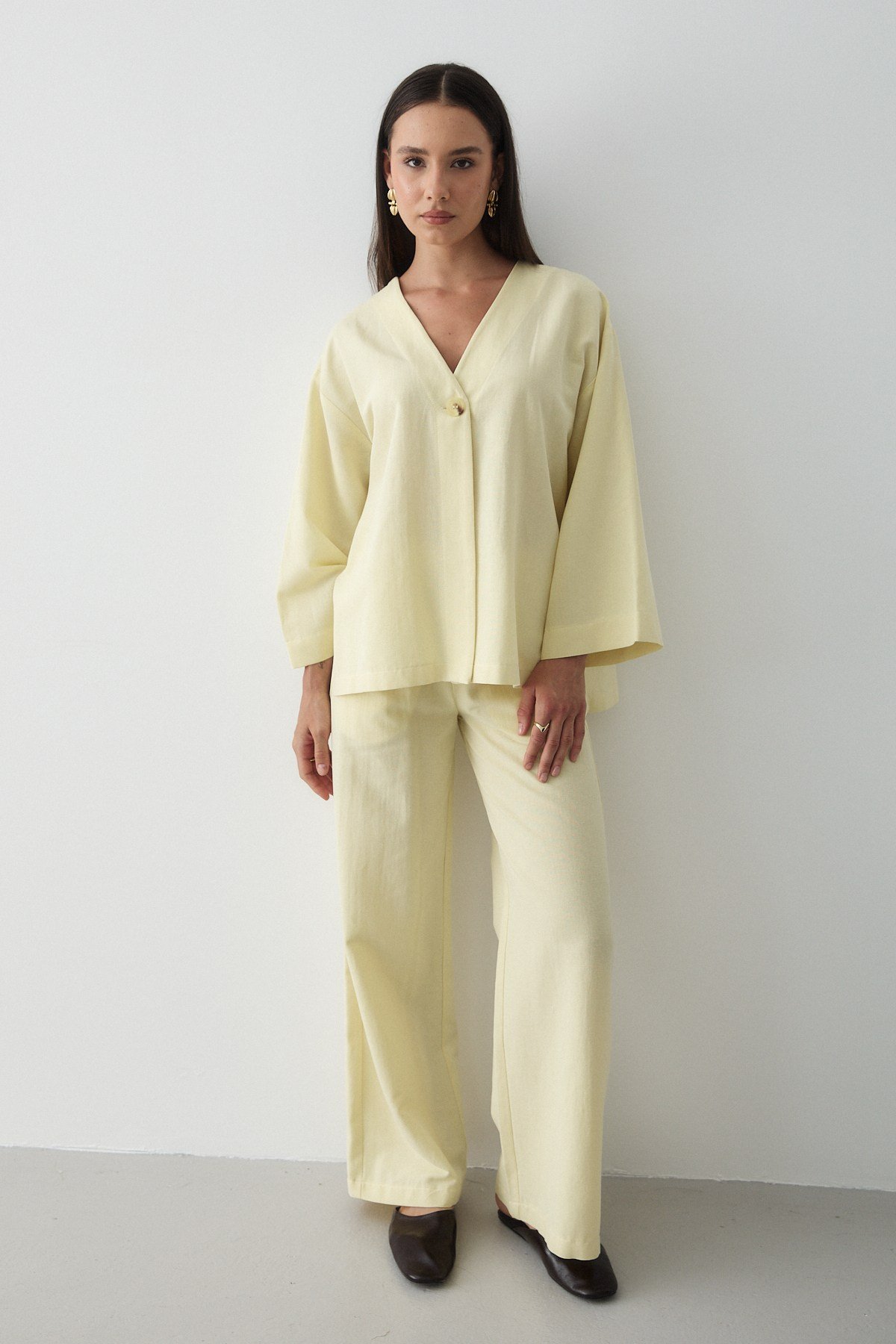 Kadın Sarı Düğmeli V Yaka Kimono & Beli Lastikli Pantolon Keten Alt & Üst Takım